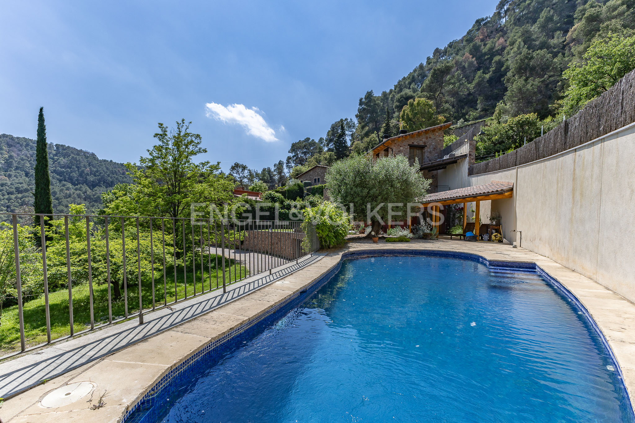 Exclusive and unique property with pool in Gallifa