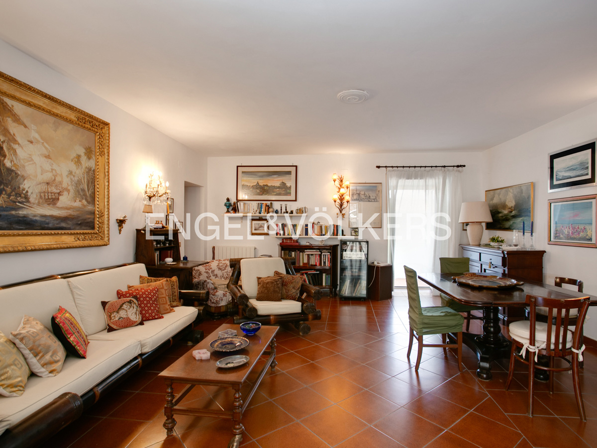 Elegant sea view with panoramic terrace and high-end finishes