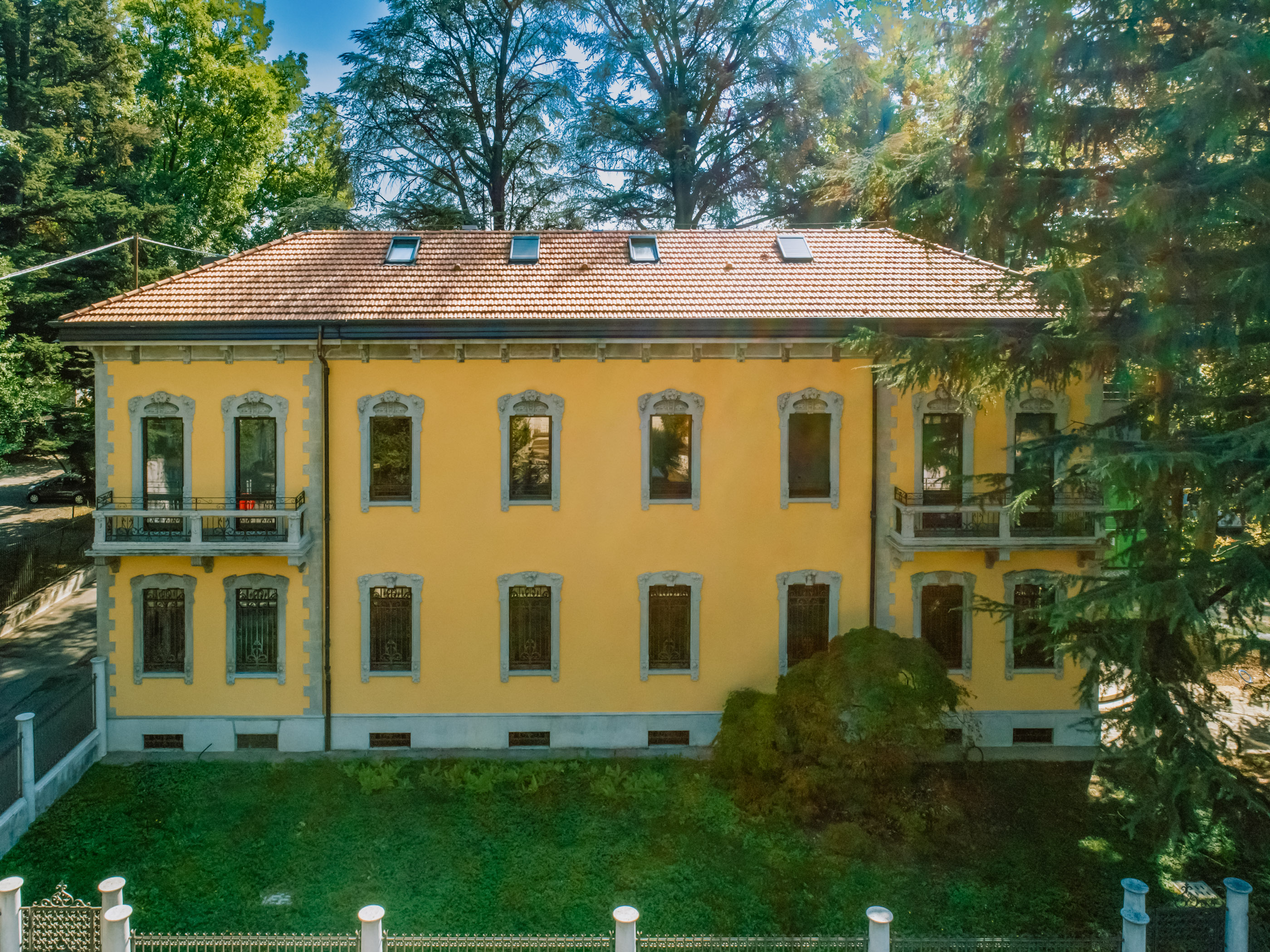 Historische Villa, saniert nach Energieklasse A – 2-Zimmer-Wohnung –