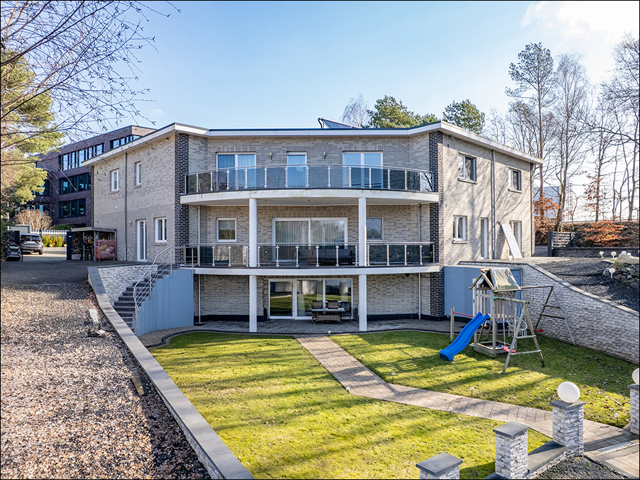 Luxus trifft Natur – Villa mit Privatstrand und Panoramablick