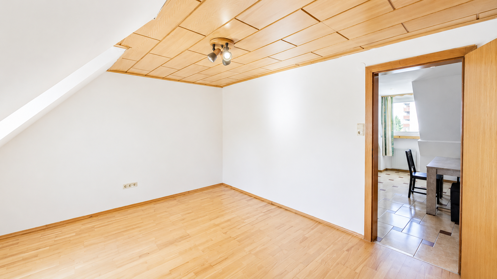For rent: 2-room apartment | ~4.85% yield | 200 metres from FH Graz [AI-modified]