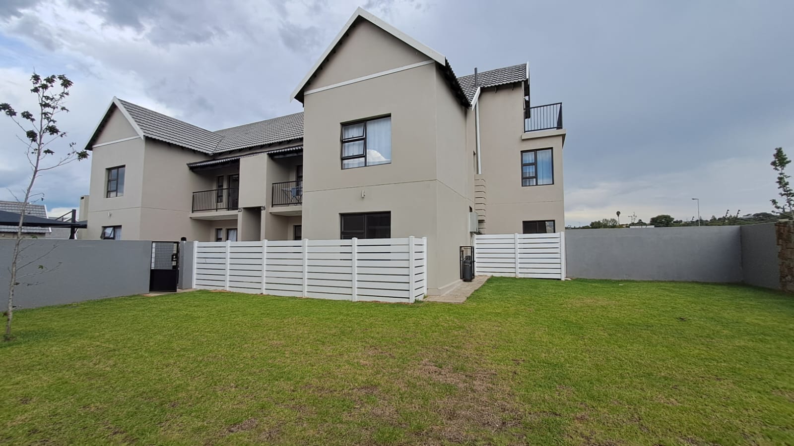 Modern Trendy Maisonette to RENT!