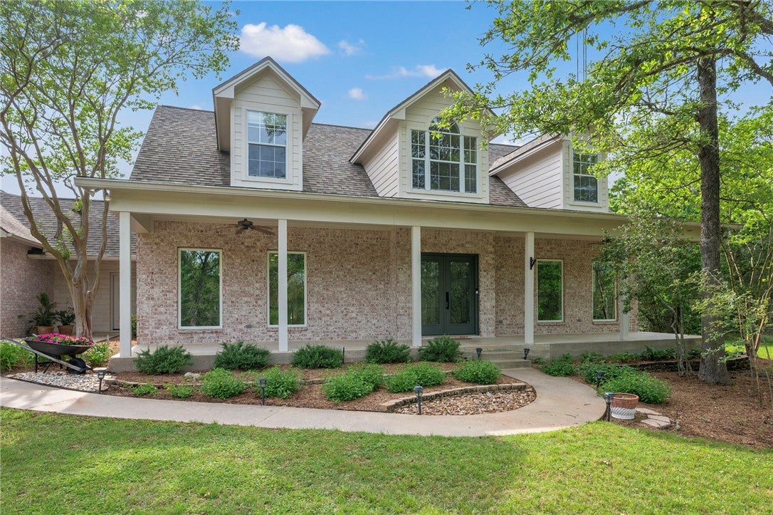 Set on 5 Amazing Acres