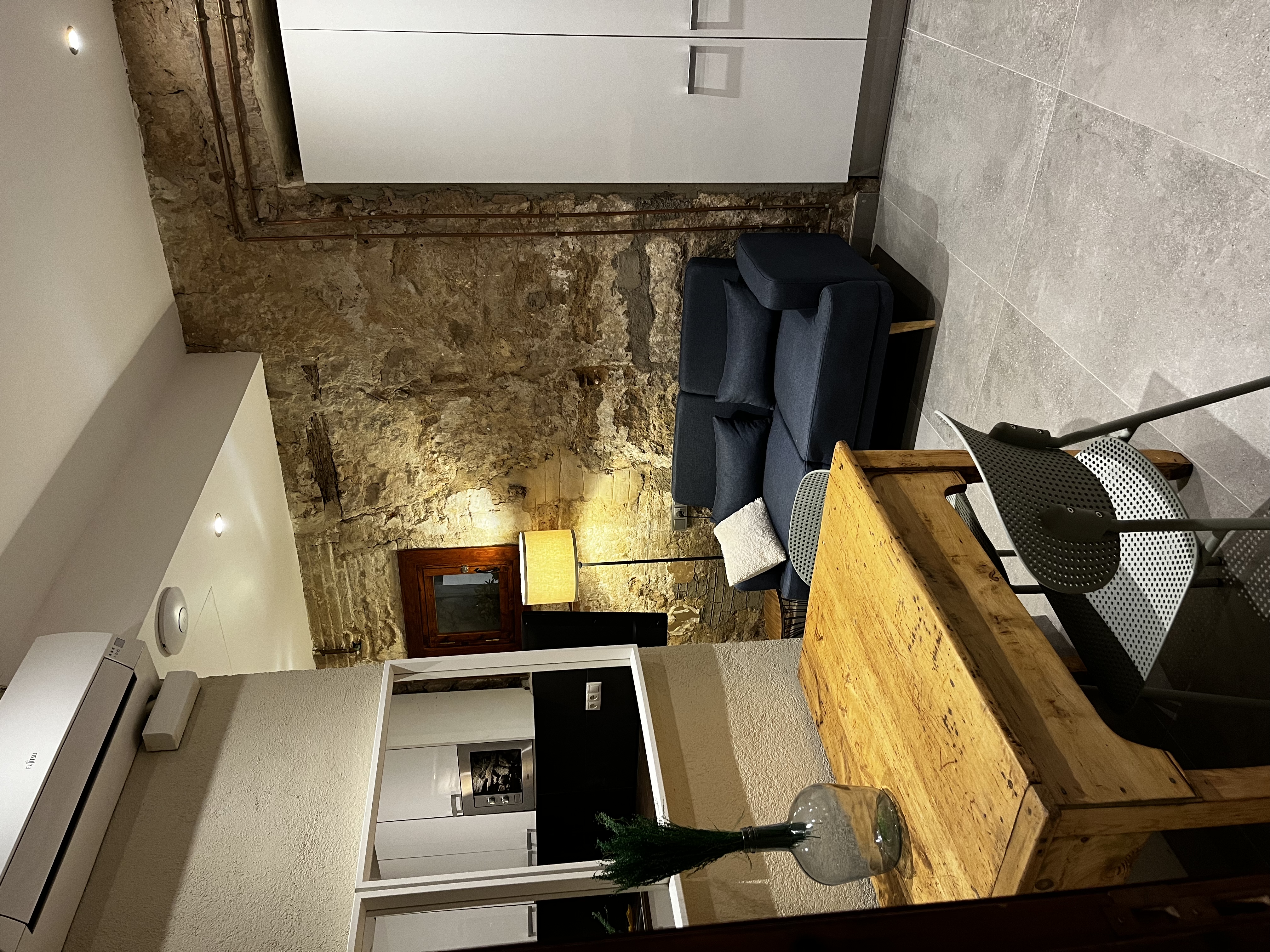 Beautiful studio for rent · Exclusively for self-employed professionals or companies | Advertised price includes VAT (21%)