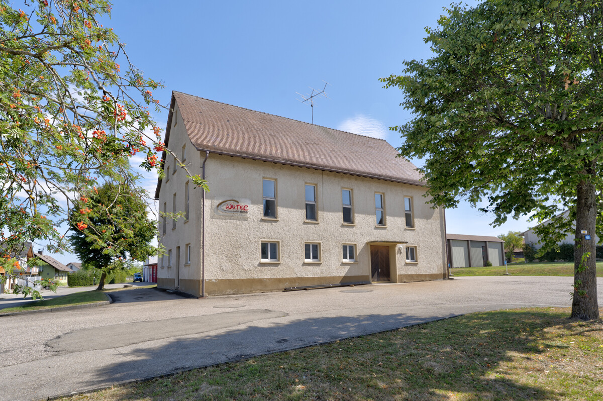 7,6% Rendite: Vermietetes Gewerbe mit Schulungscenter, Lager und Halle