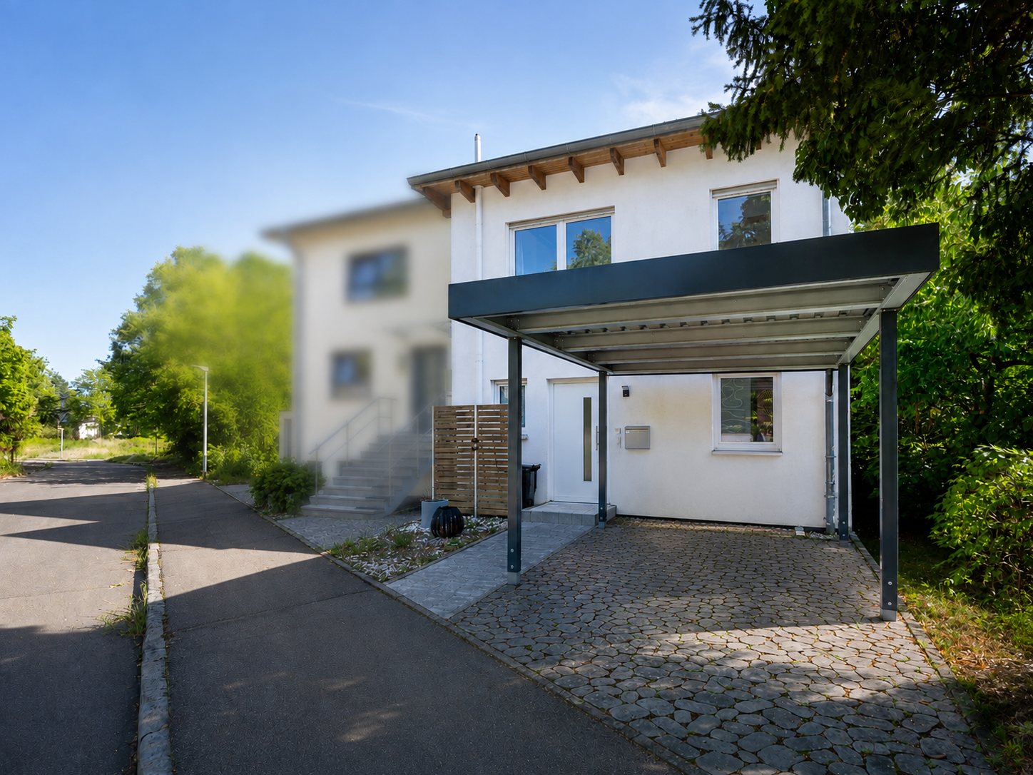 Ein Zuhause mit Freiraum – moderne Doppelhaushälfte mit sonnigen Terrassen