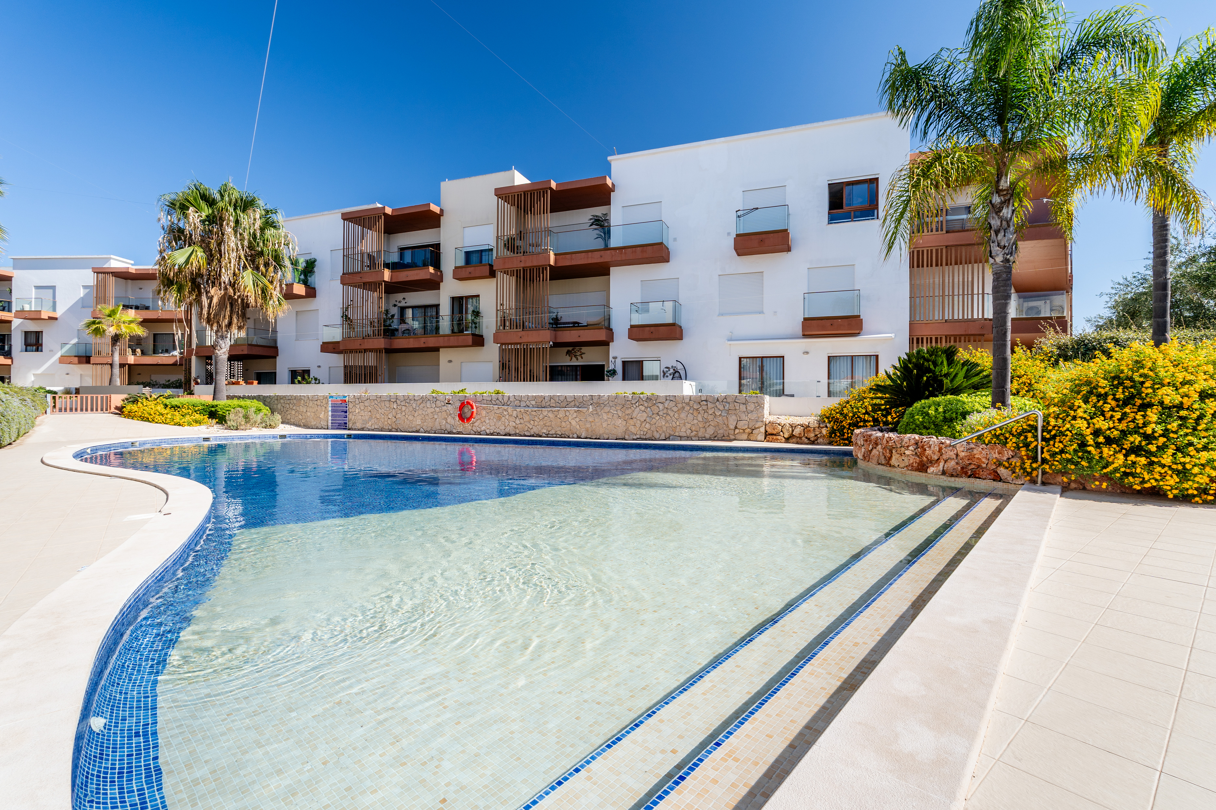 3-bedroom apartment with terrace and views of the Arade River in Portimão