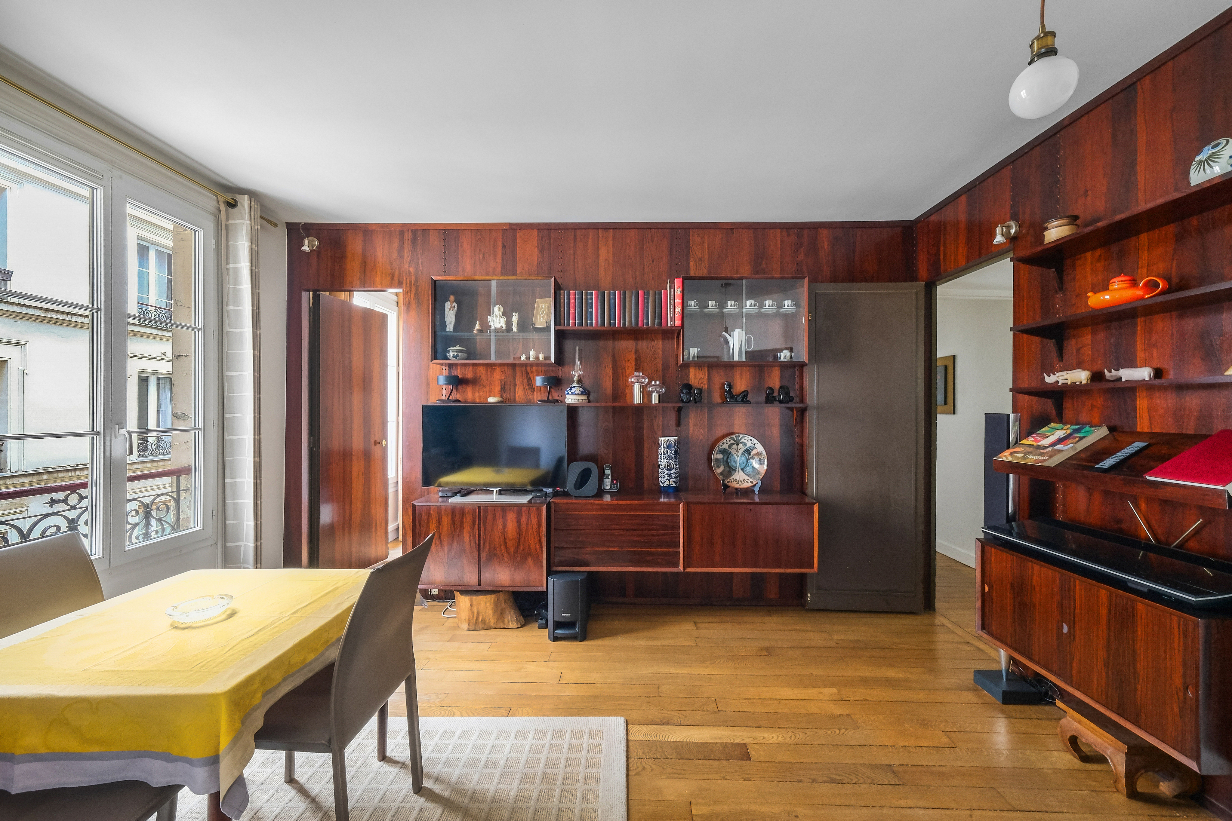 CHARMING APARTMENT TO RENOVATE – PRESTIGIOUS BUILDING