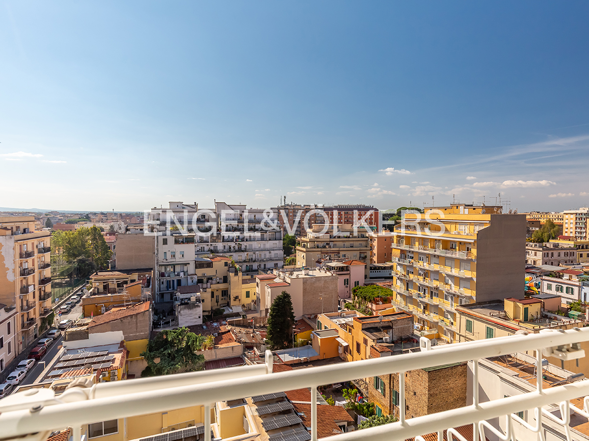 Panoramic penthouse in the heart of Pigneto