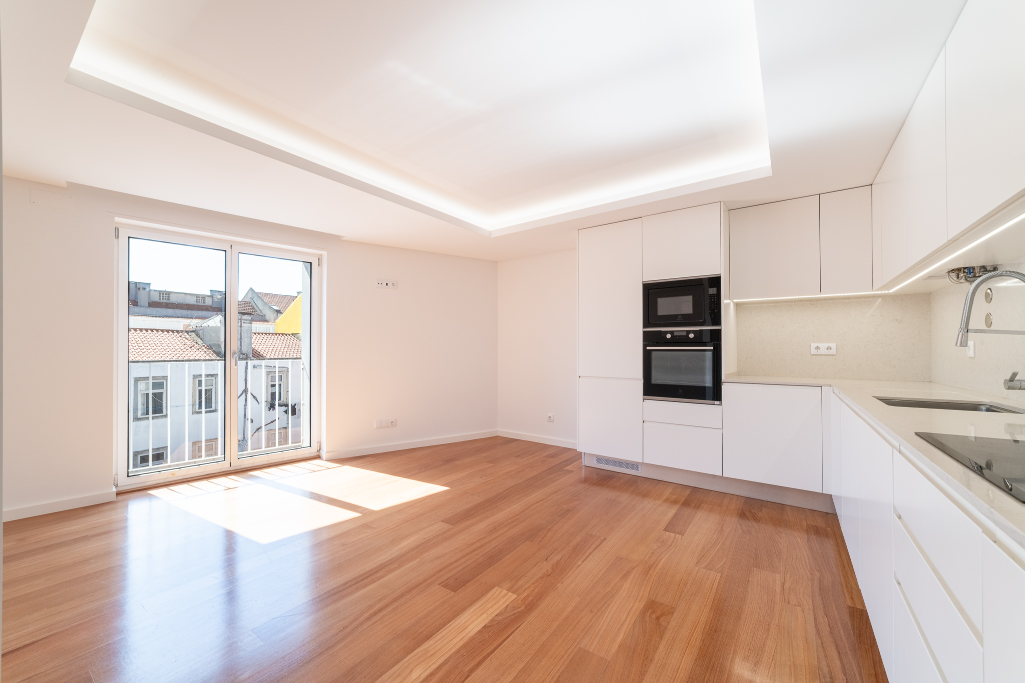 Luminoso T2 Contemporâneo com Garagem em Arroios