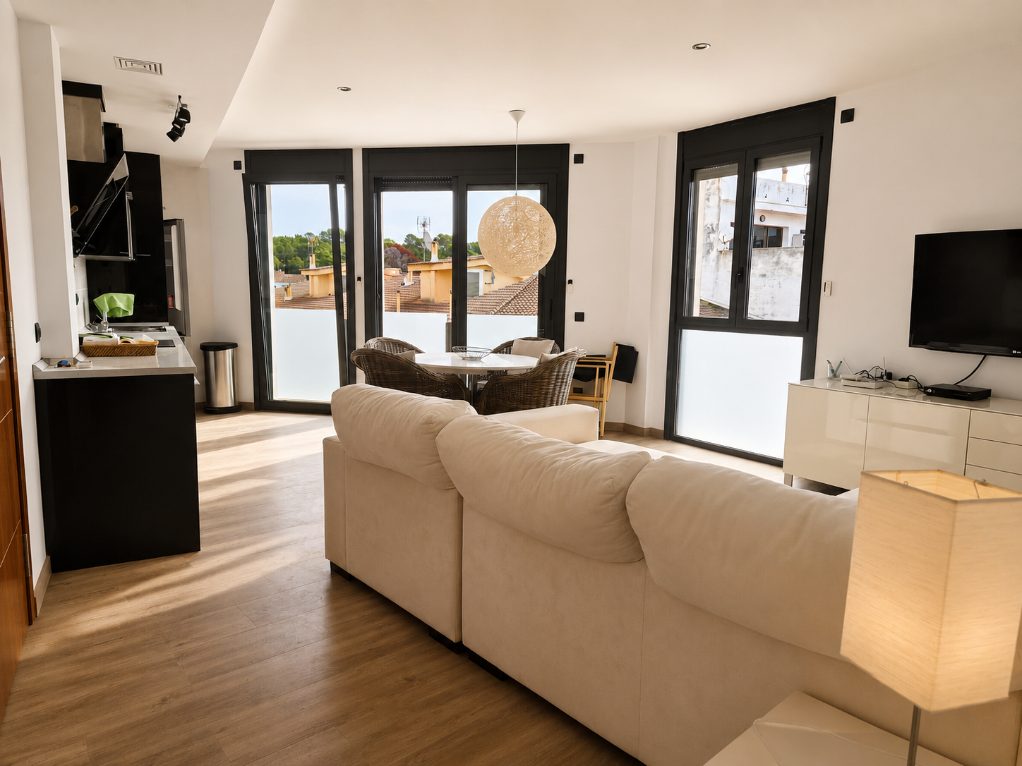 Modern apartment with private rooftop just steps from the seafront in Puerto Alcúdia [Editat amb IA]