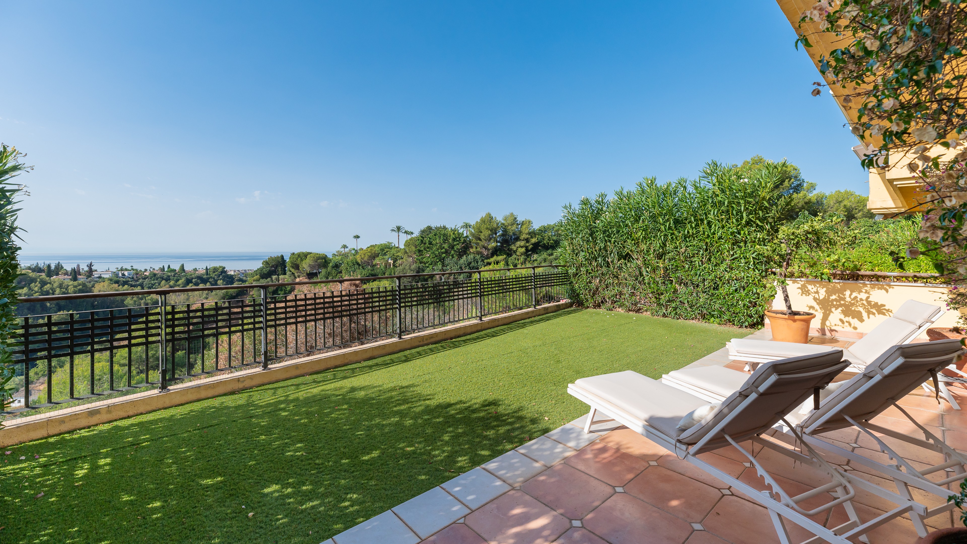 Luxuriöse 3-Zimmer-Wohnung in Sierra Blanca mit unschlagbarem Meerblick, Marbella, zur saisonalen Monatsmiete. Verfügbar ab Sept 2026