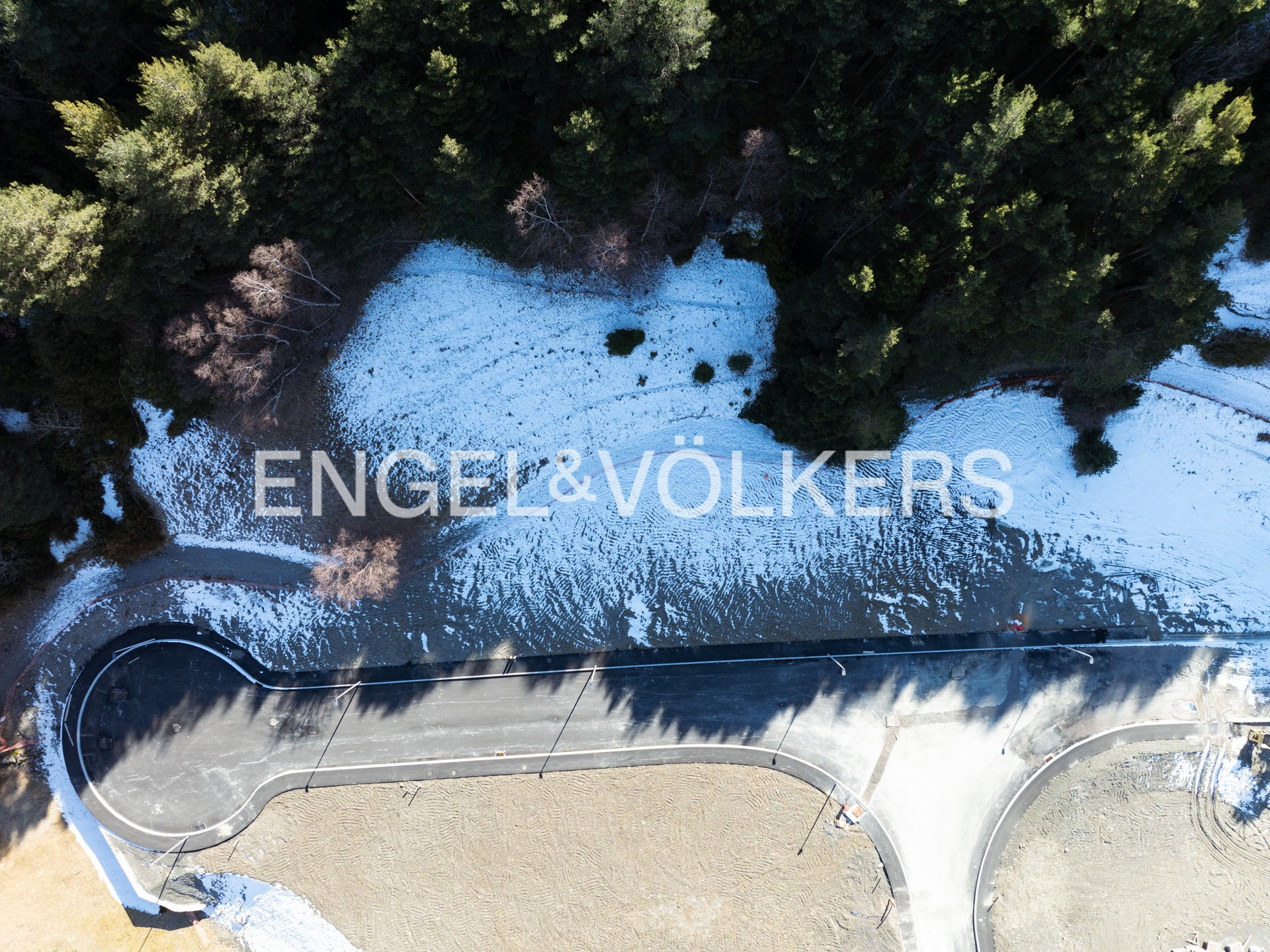 Exceptional plot for building a single-family house surrounded by nature.