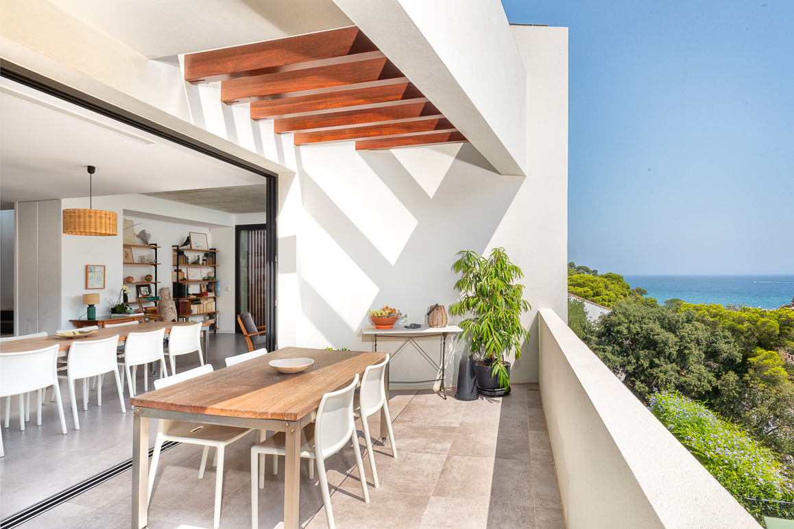 Spectacular designer home with sea views