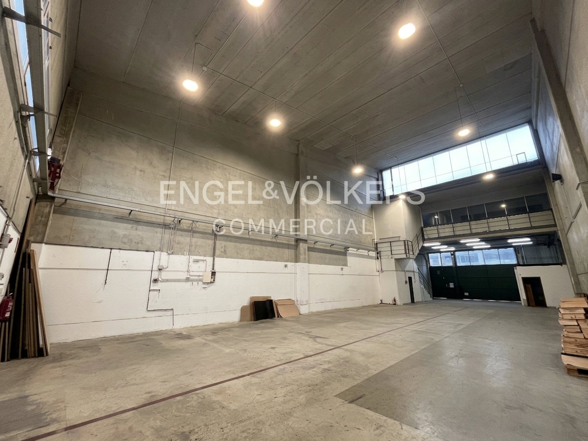 Nave industrial en Les Guixeres (Badalona)