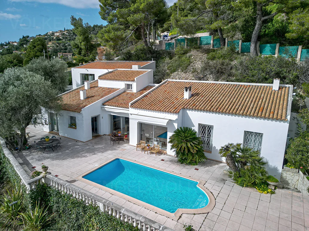 Magnificent villa with 4 bedrooms, swimming pool and panoramic sea view