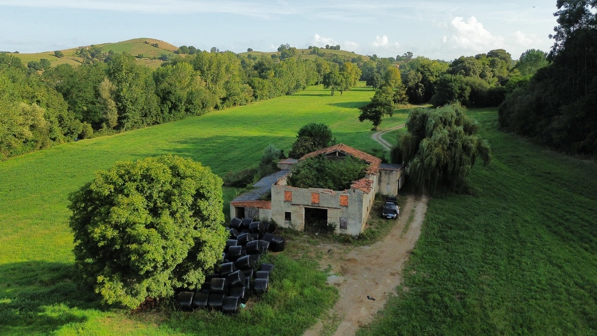 Spectacular 13 hectare estate beside the Miera river