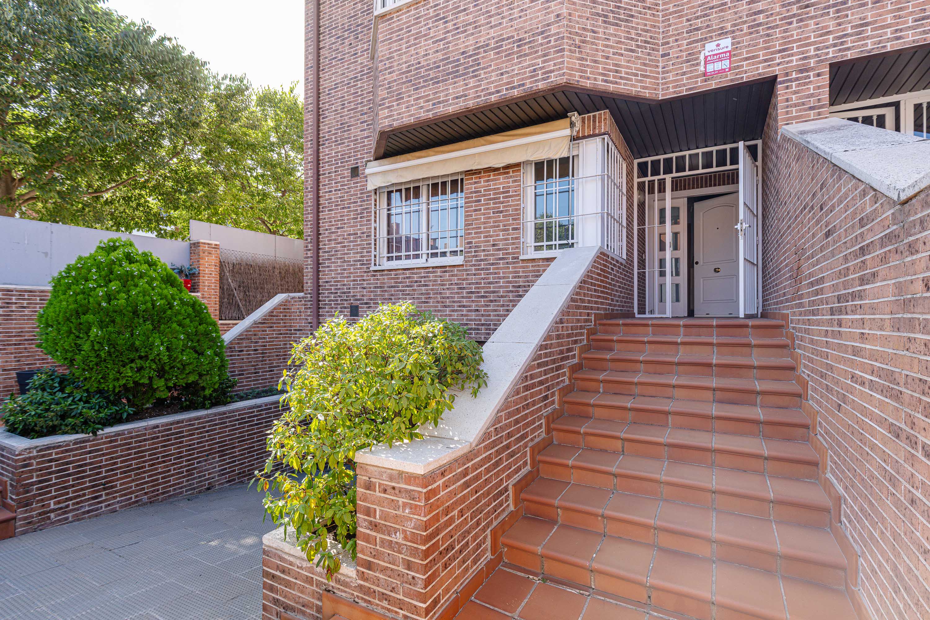 Exclusive villa: elegance, space and tranquility near Arturo Soria