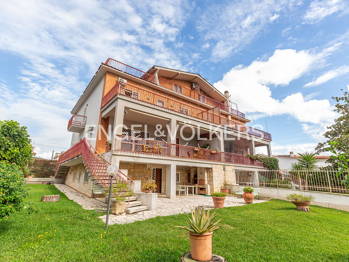 Semi-detached house portion in Anzio