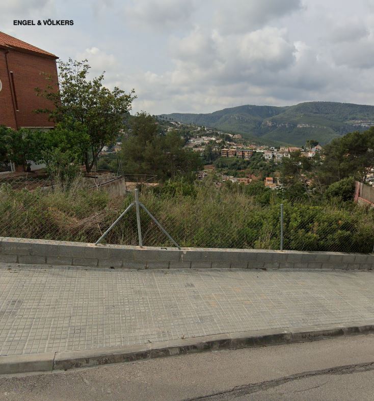 Terreno urbanizable semi plano en Vallirana