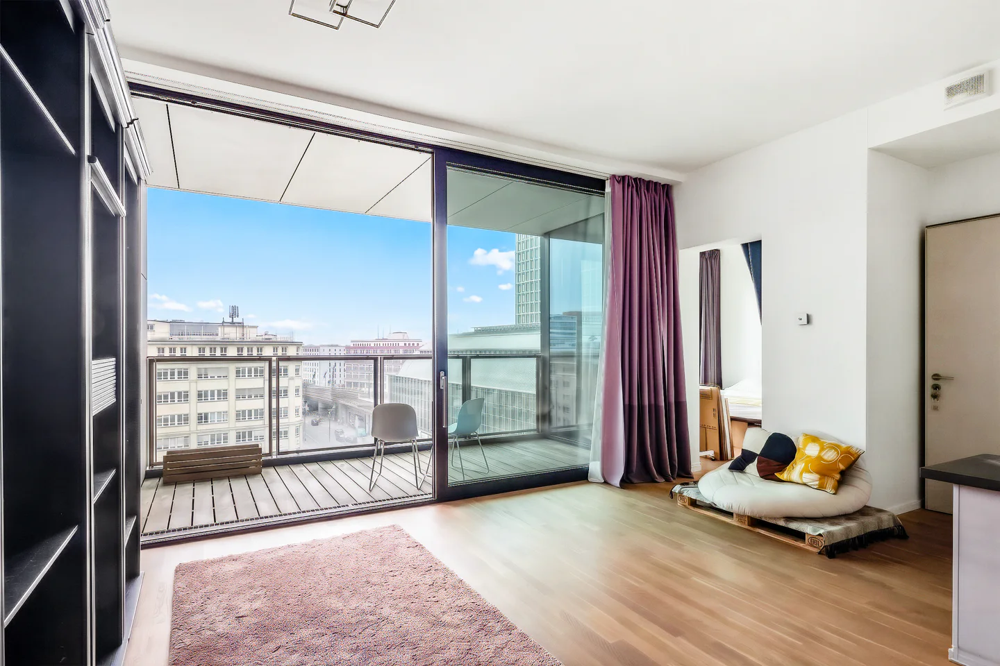 Am Puls der Hauptstadt: Zeitgemäß Wohnen mit Loggia zum Fernsehturm - Foto 1