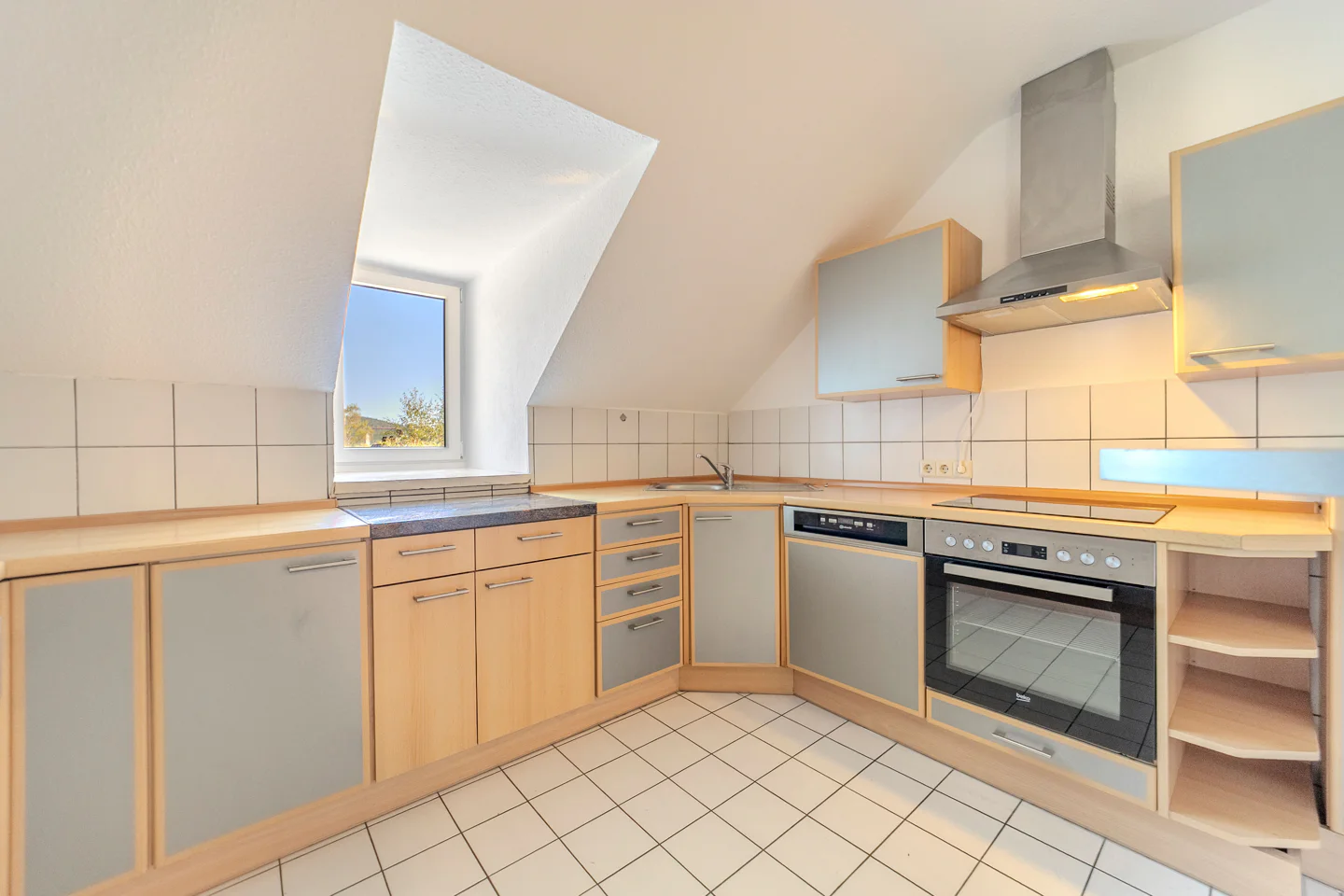Reserviert: 3-Zimmer-Dachgeschosswohnung - Foto 1