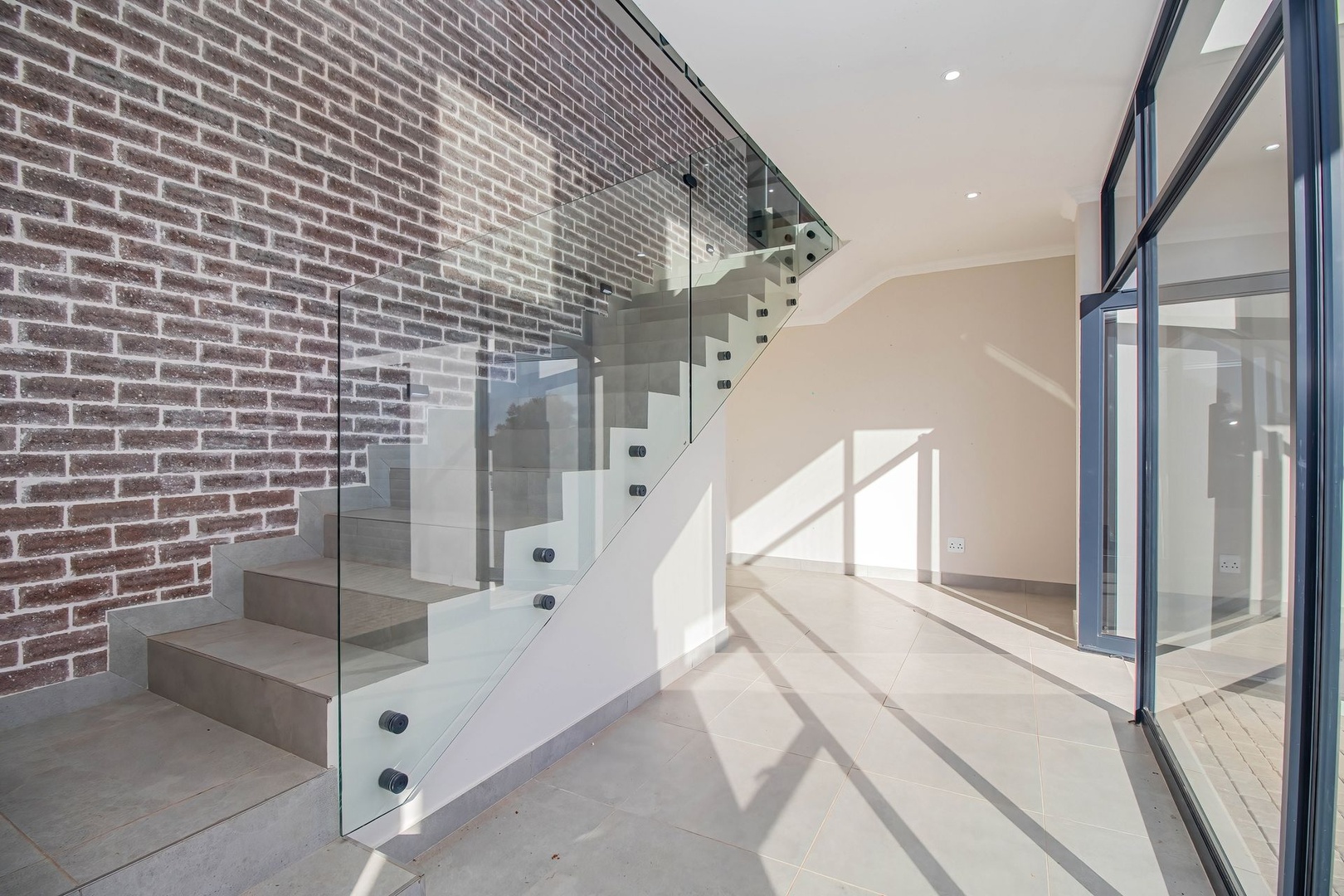 Modern Architectural Masterpiece with Panoramic Views
