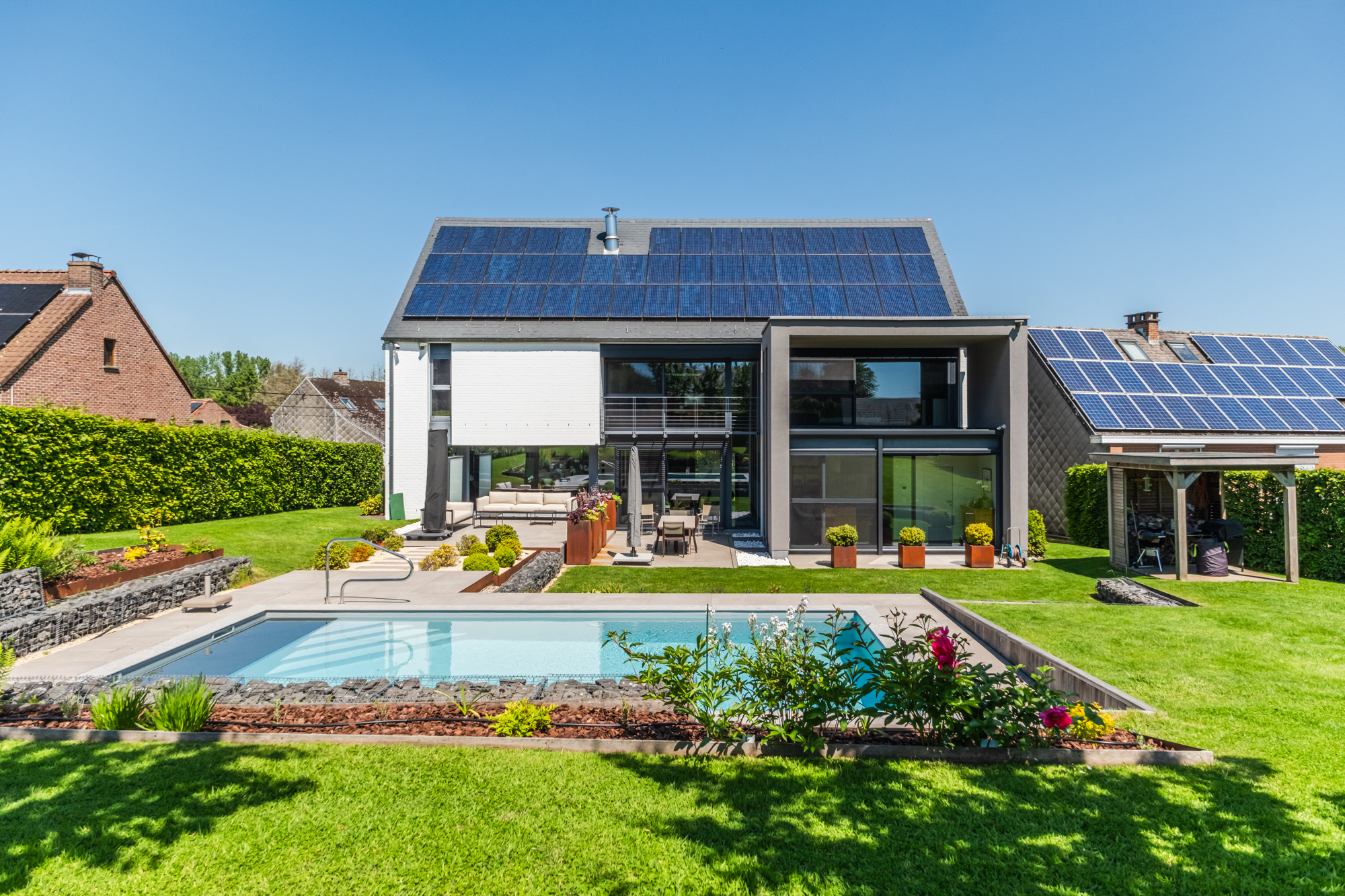 Exceptional villa with swimming pool on a plot of approximately 1,383 m²