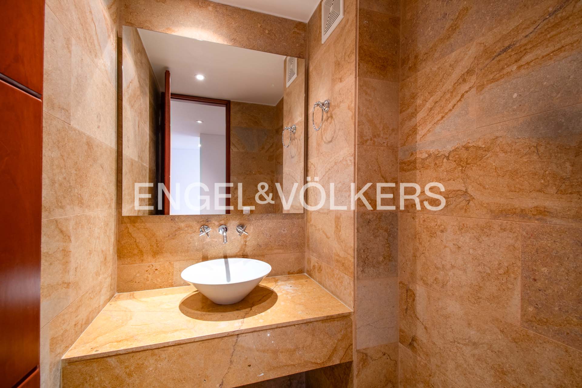 Moderno apartamento con balcones para venta en Chicó Reservado