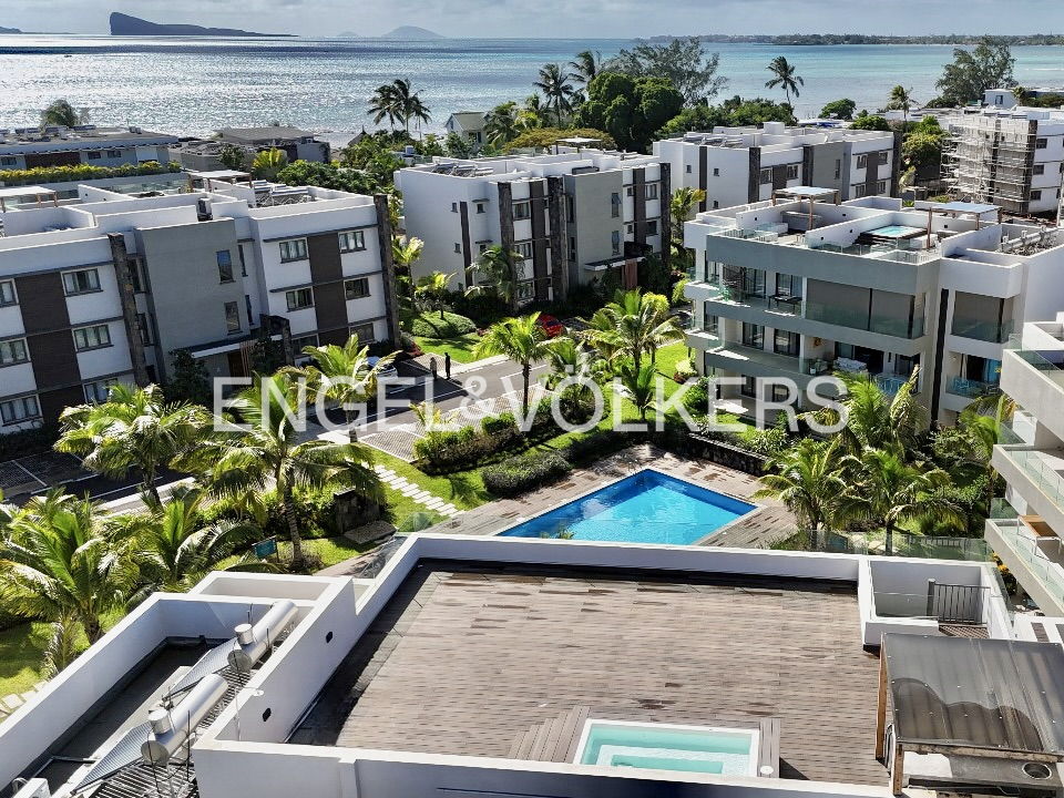 Stunning Penthouse with Rooftop Retreat