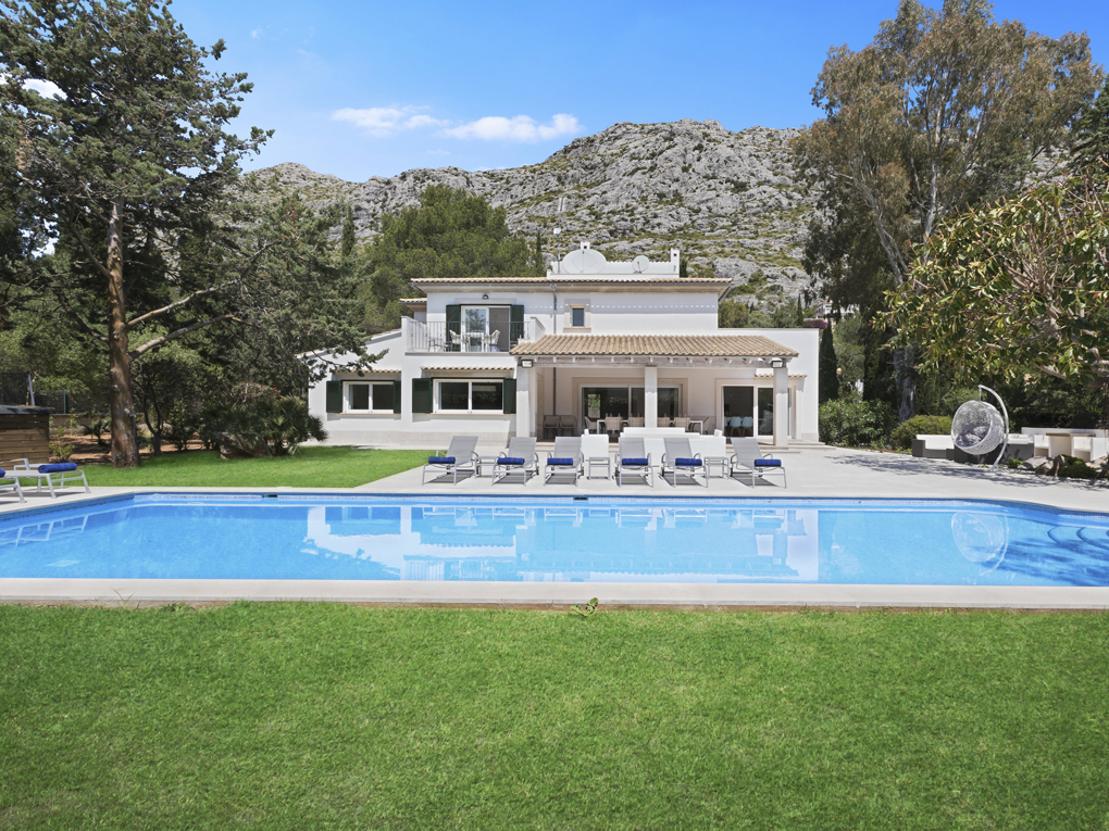 " Villa Esquina " Holiday Rentals in Pollensa