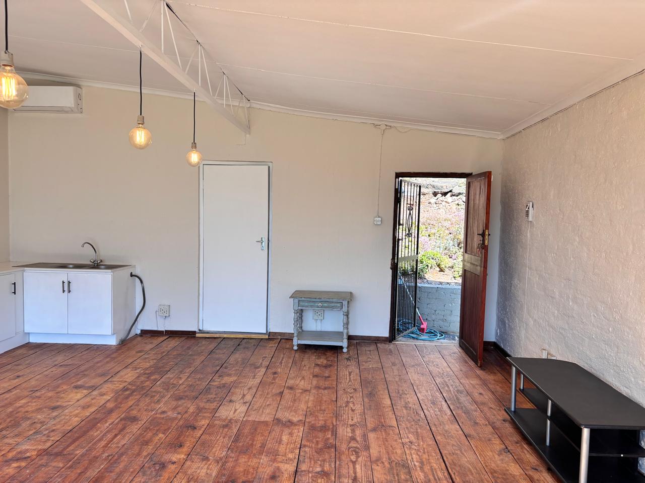 Bachelor flat in Kosmos!