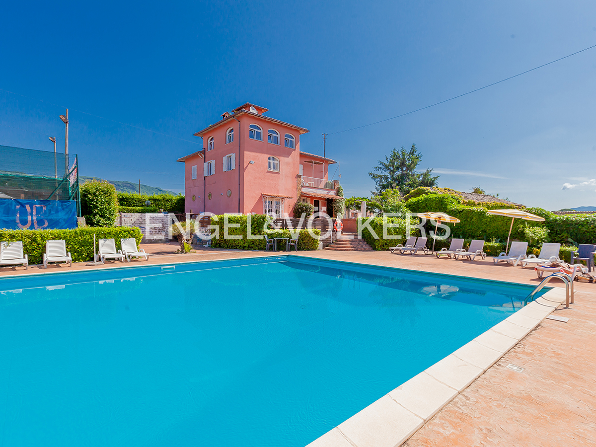 Historic villa with swimming pool and panoramic view in Velletri