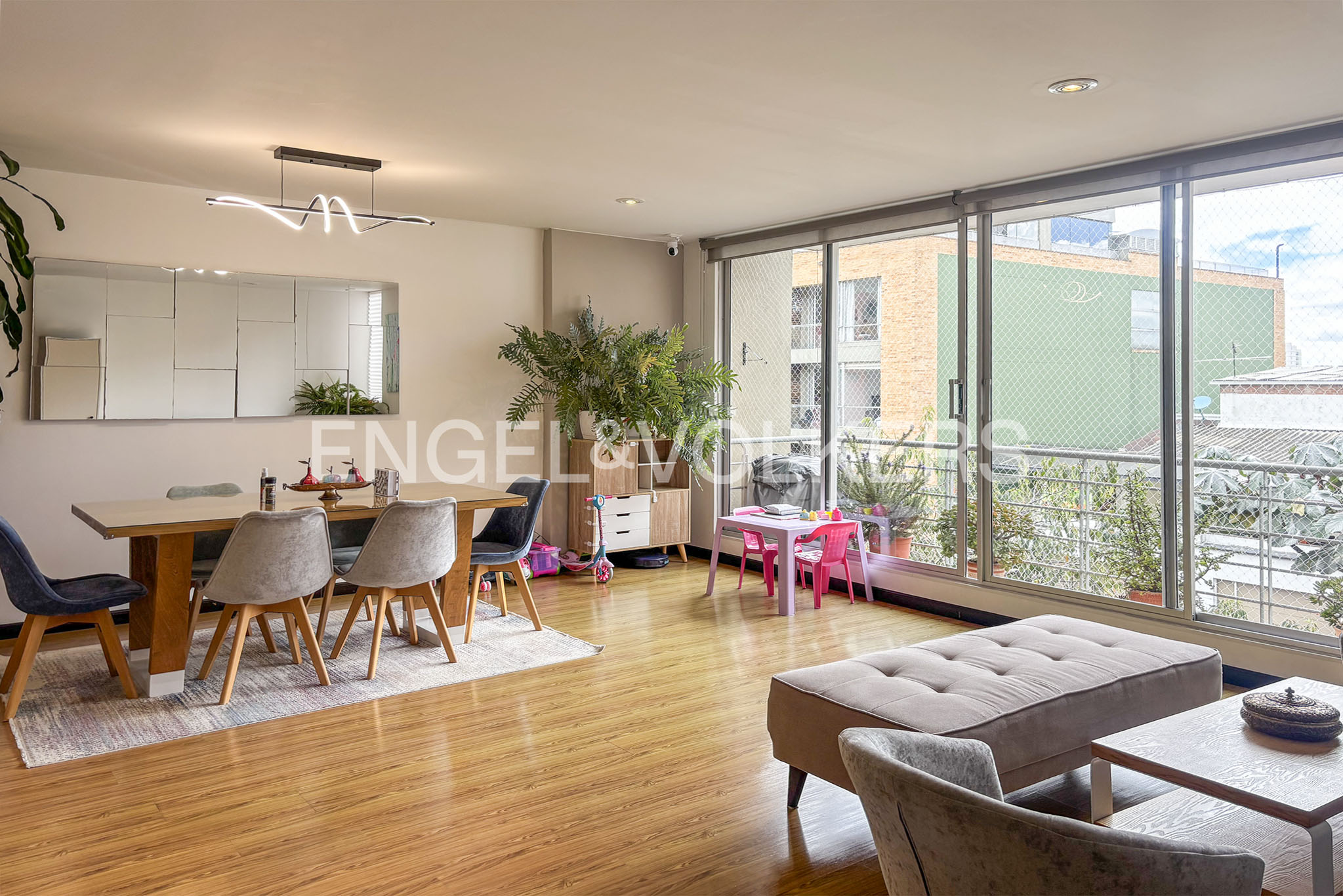 Apartamento exterior con balcón para venta en Santa Paula