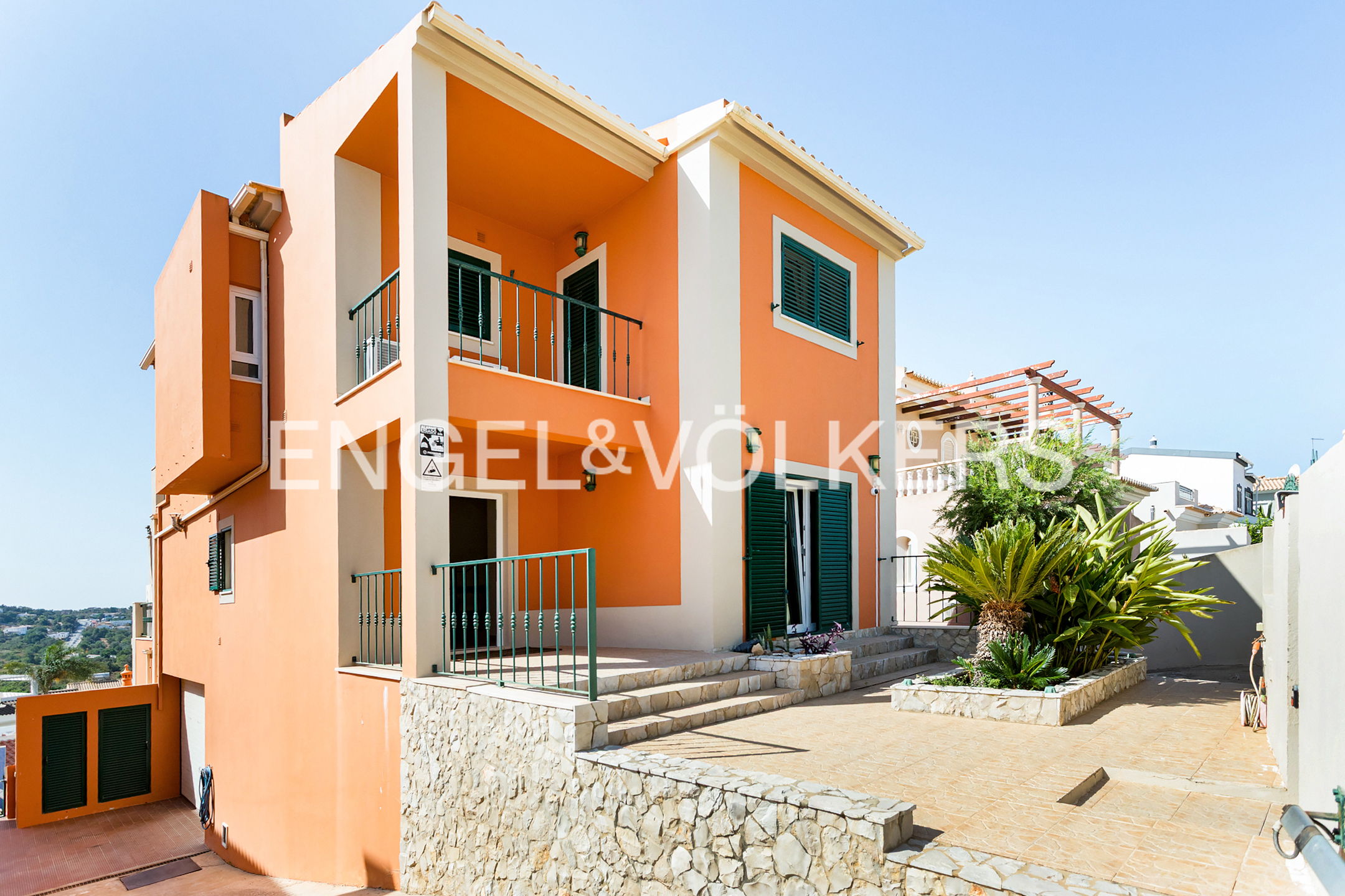 Elegant 4-Bedroom Villa with Pool and Panoramic Views in São Clemente, Loulé