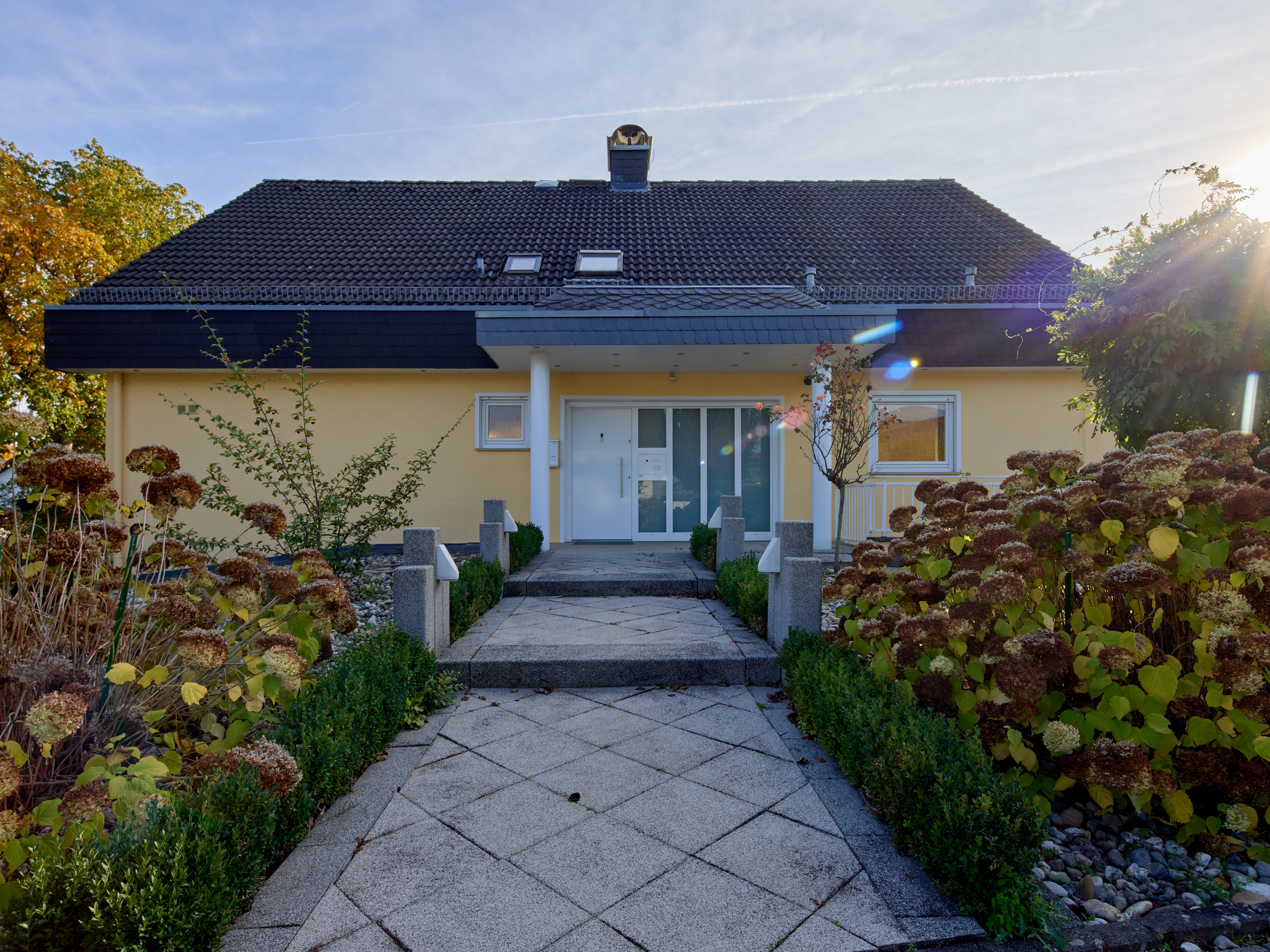 Einzugsbereites 2-Familien-Haus in ruhiger Lage von Gambach