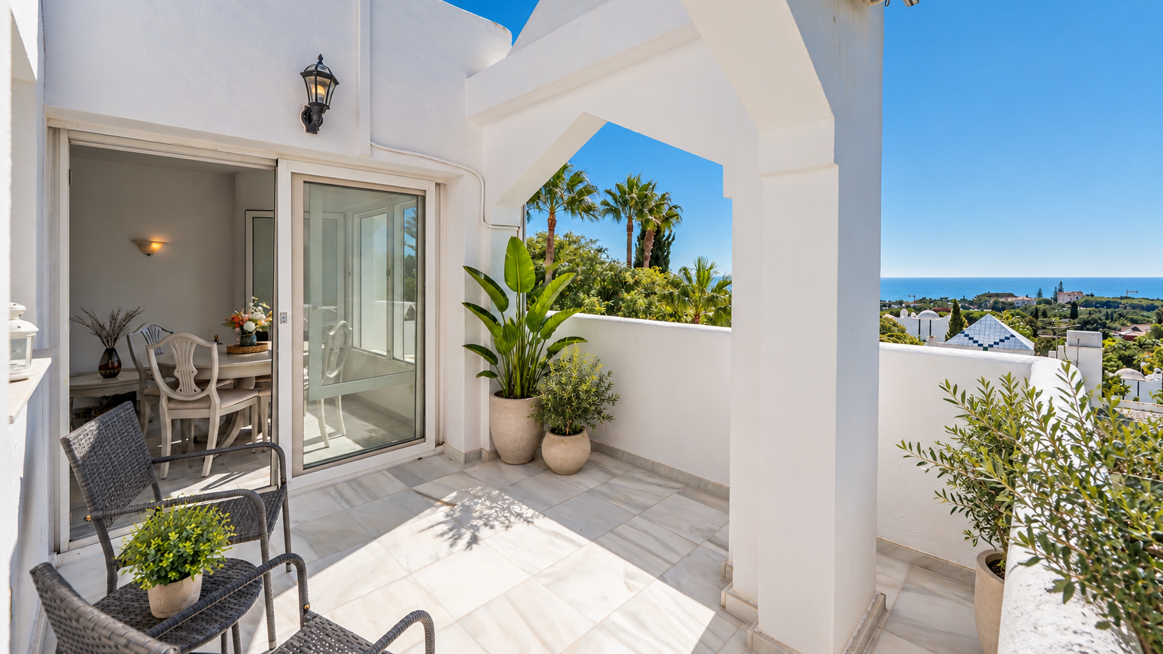Ático con vistas al mar y licencia de alquiler vacacional en Cabopino