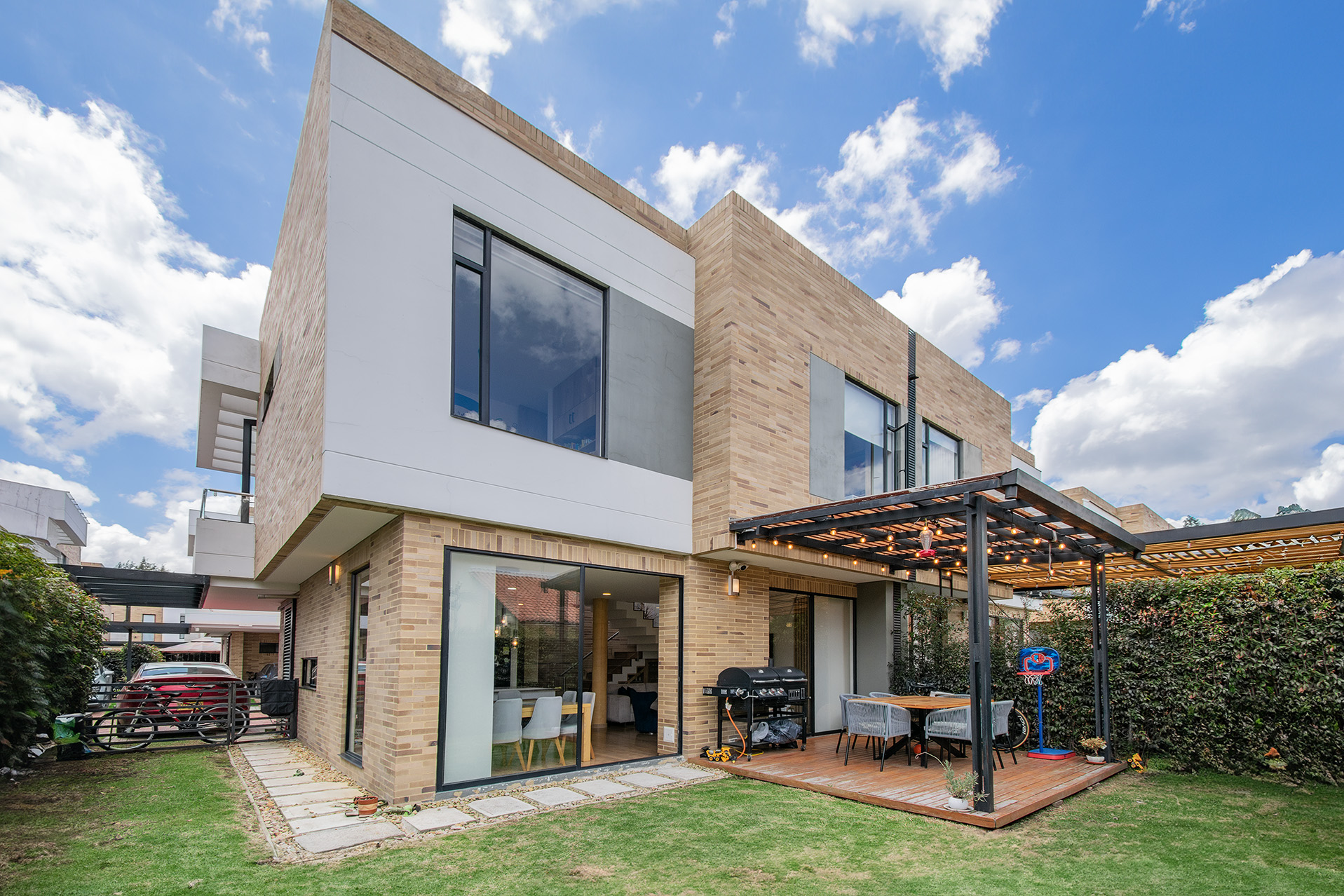 Moderna casa con pérgola en Chía