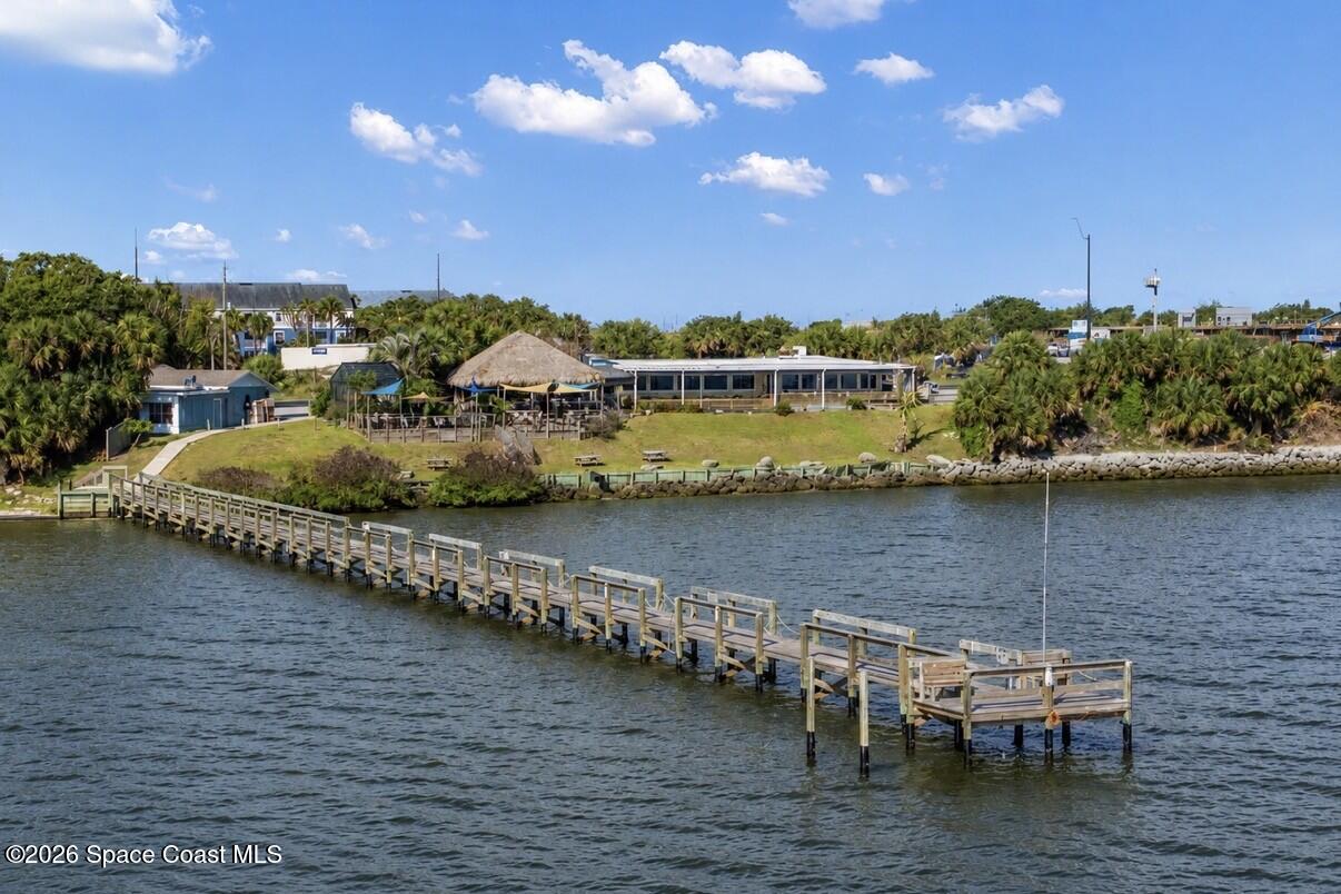 Waterfront Restaurant With Dock & Live Entertainment