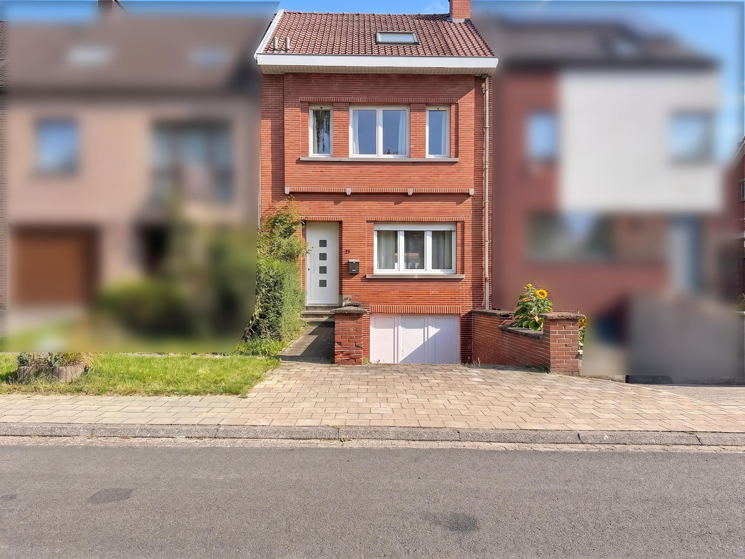 160 m² family home with 4 bedrooms, garage, terrace and garden, on the outskirts of Brussels [AI-modified]