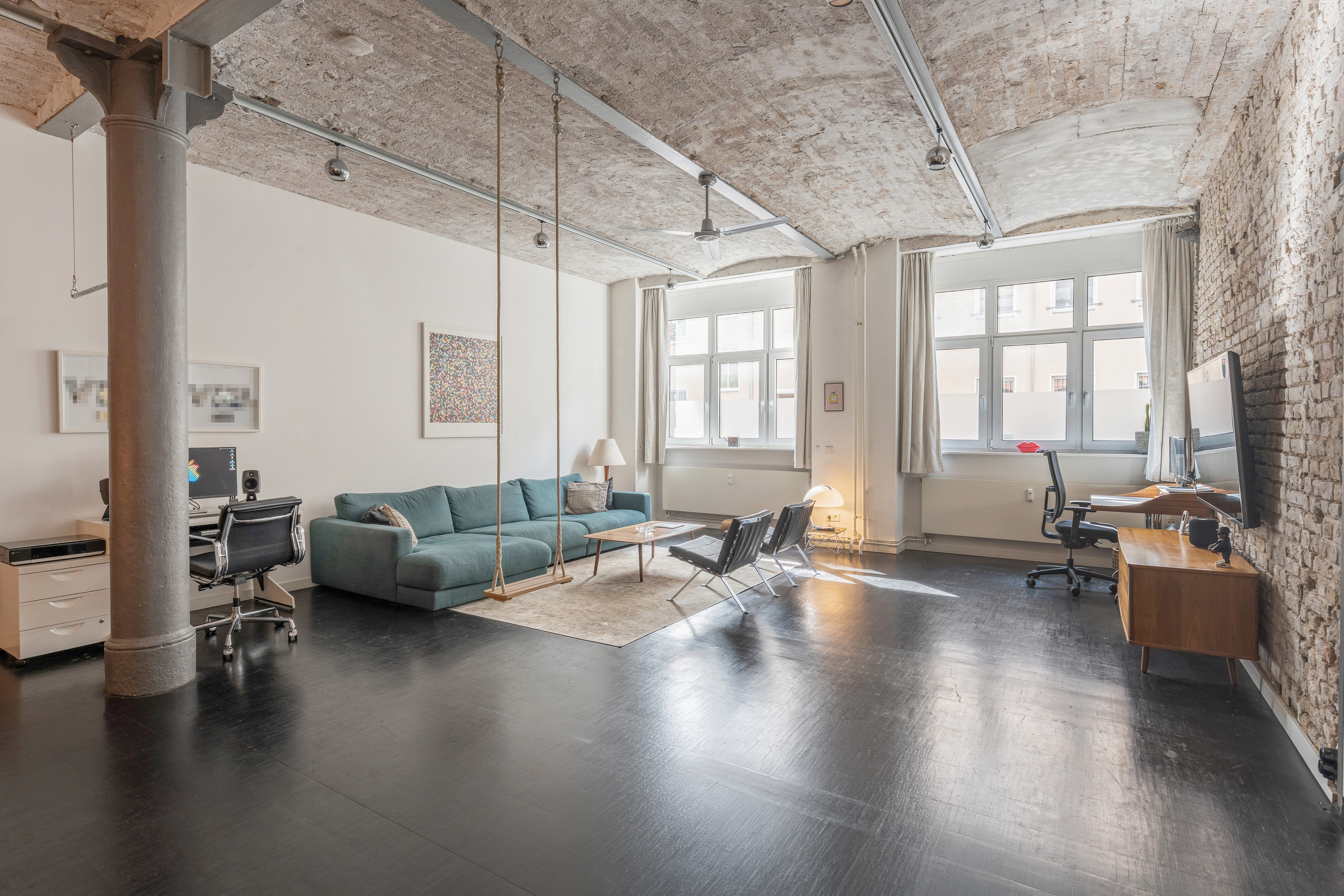 Loft mit Kappendecken, freigelegtem Mauerwerk und Gemeinschaftsdachterrasse