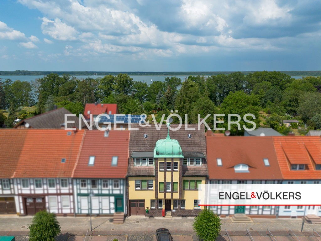 Haus am See Wassergrundstück Seegrundstück Bootssteg Bootsanleger Seezugang Vorderhausvilla