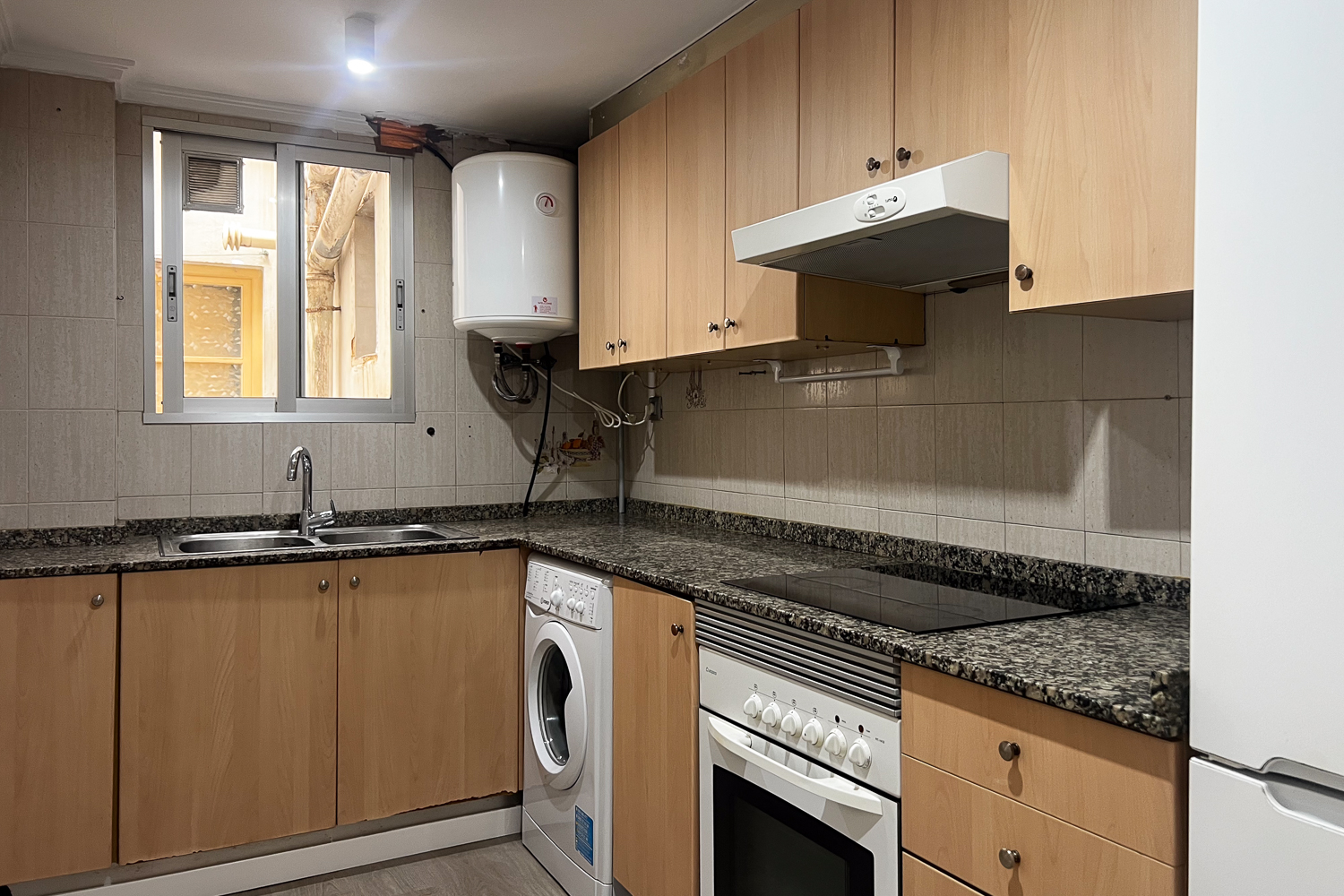 Unfurnished apartment with 3 bedrooms and a balcony
