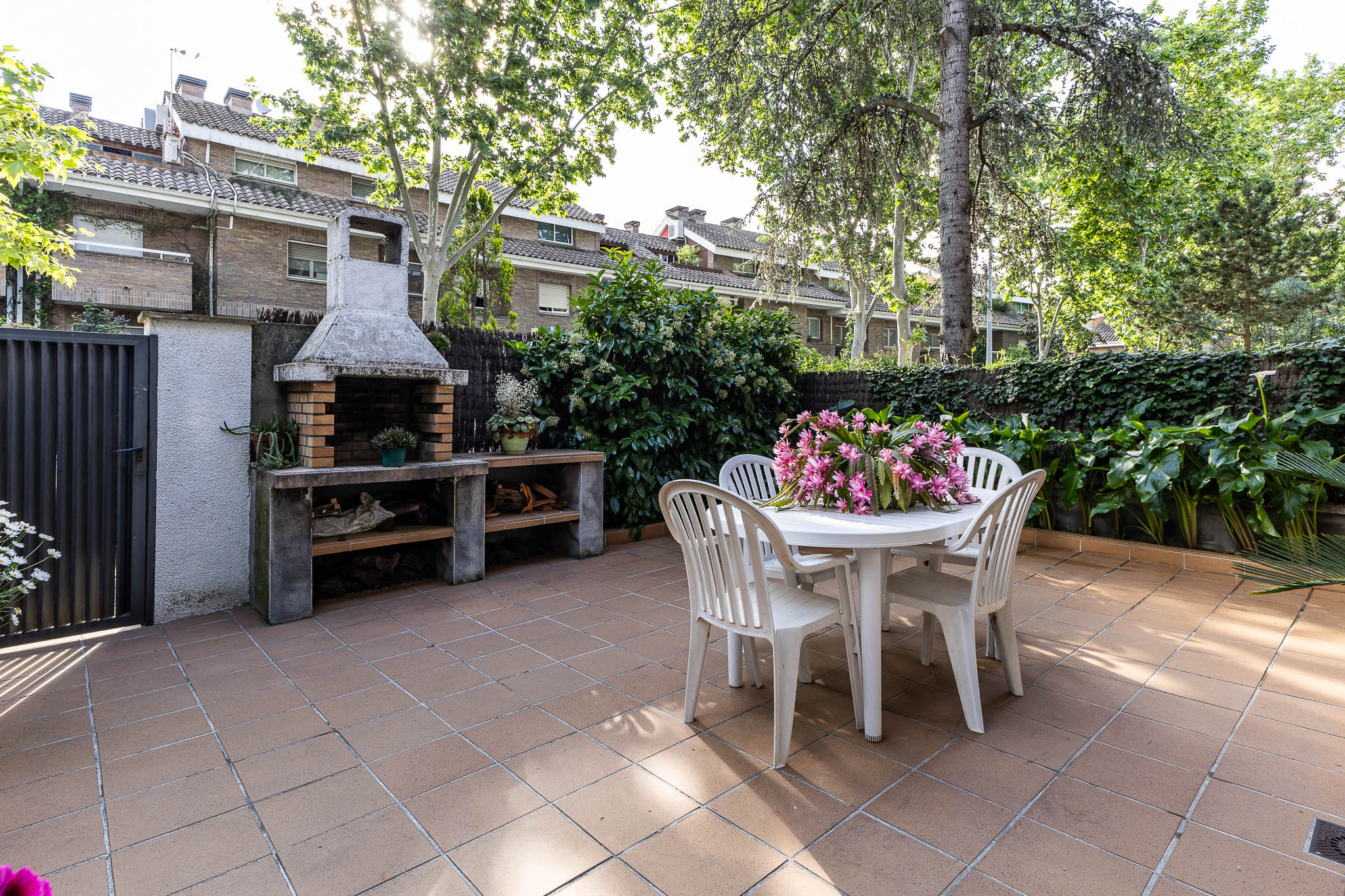 Discover this sophisticated home with garden and views of Collserola in Els Jardins
