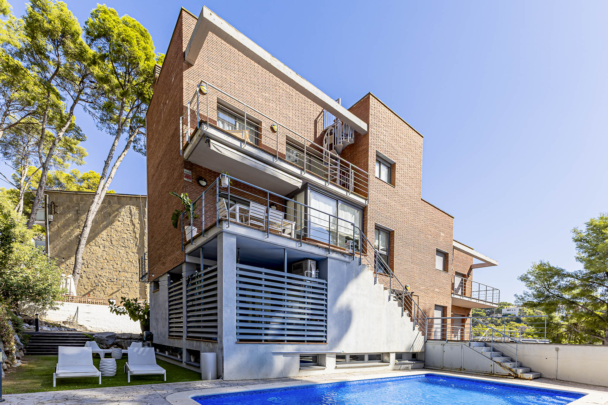The ideal home for your family in El Poal: space, comfort, and sea views