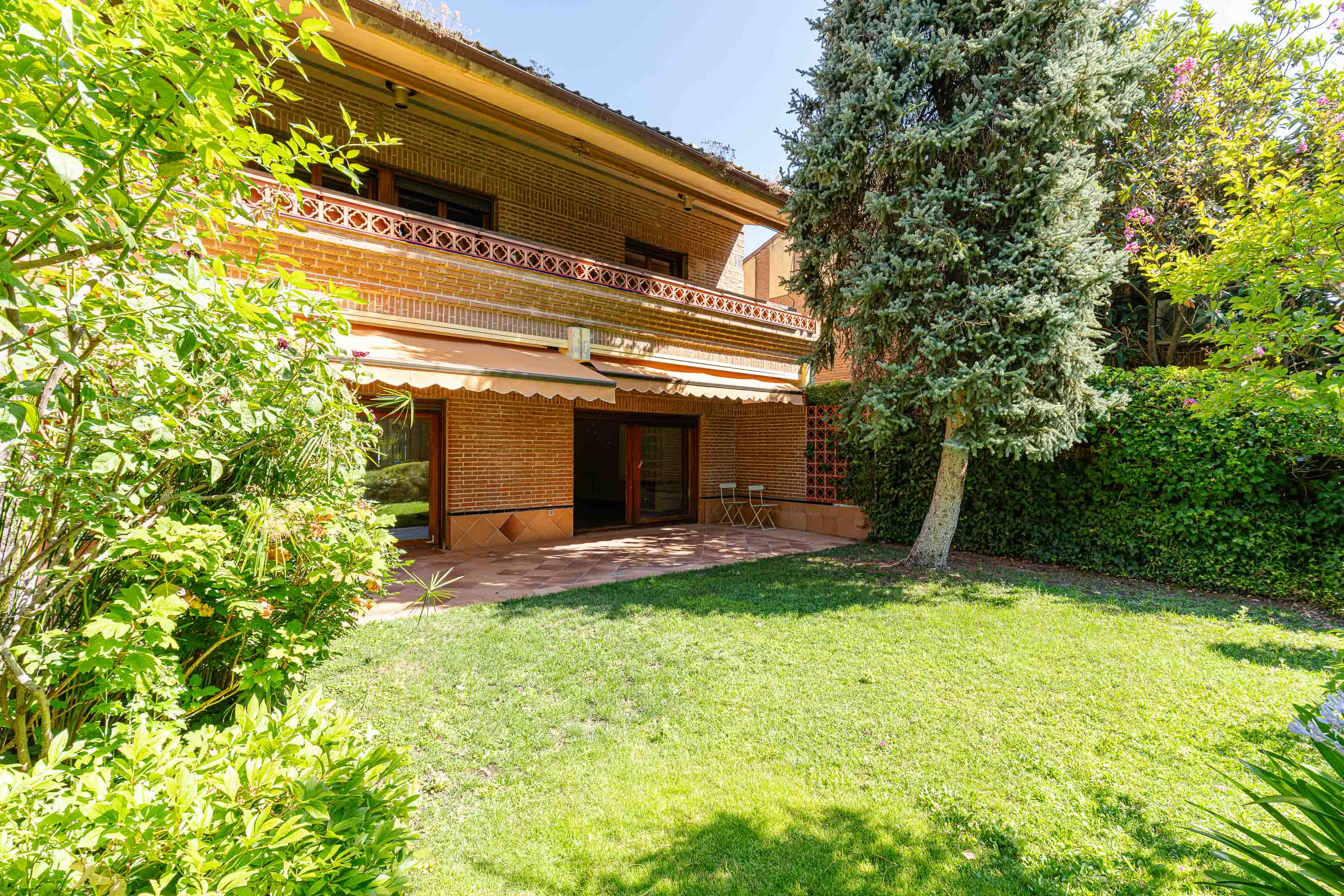 Exclusive townhouse with terrace in Montepríncipe
