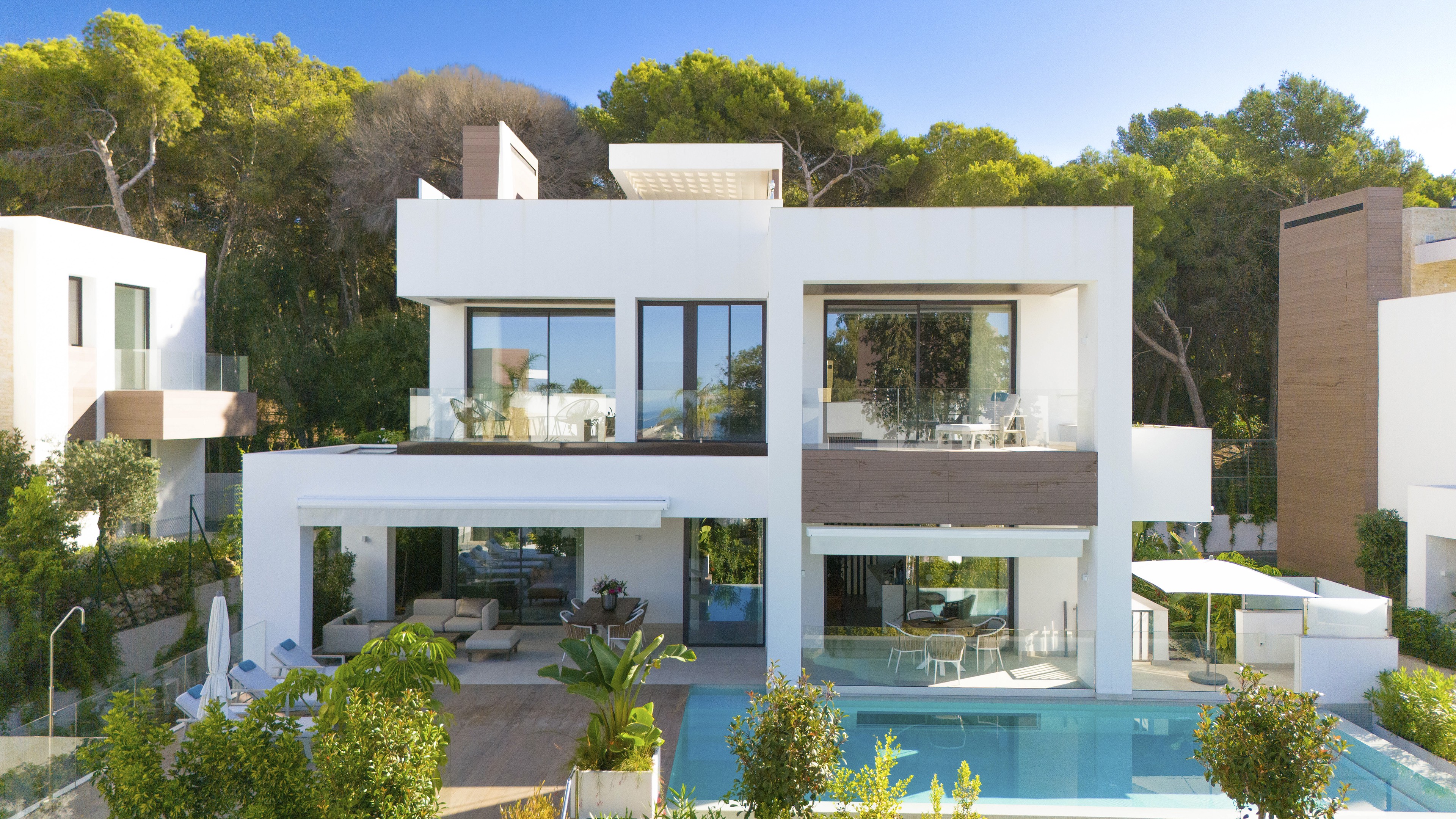 Stylish Villa in Gated Community, Walking Distance to the Beach