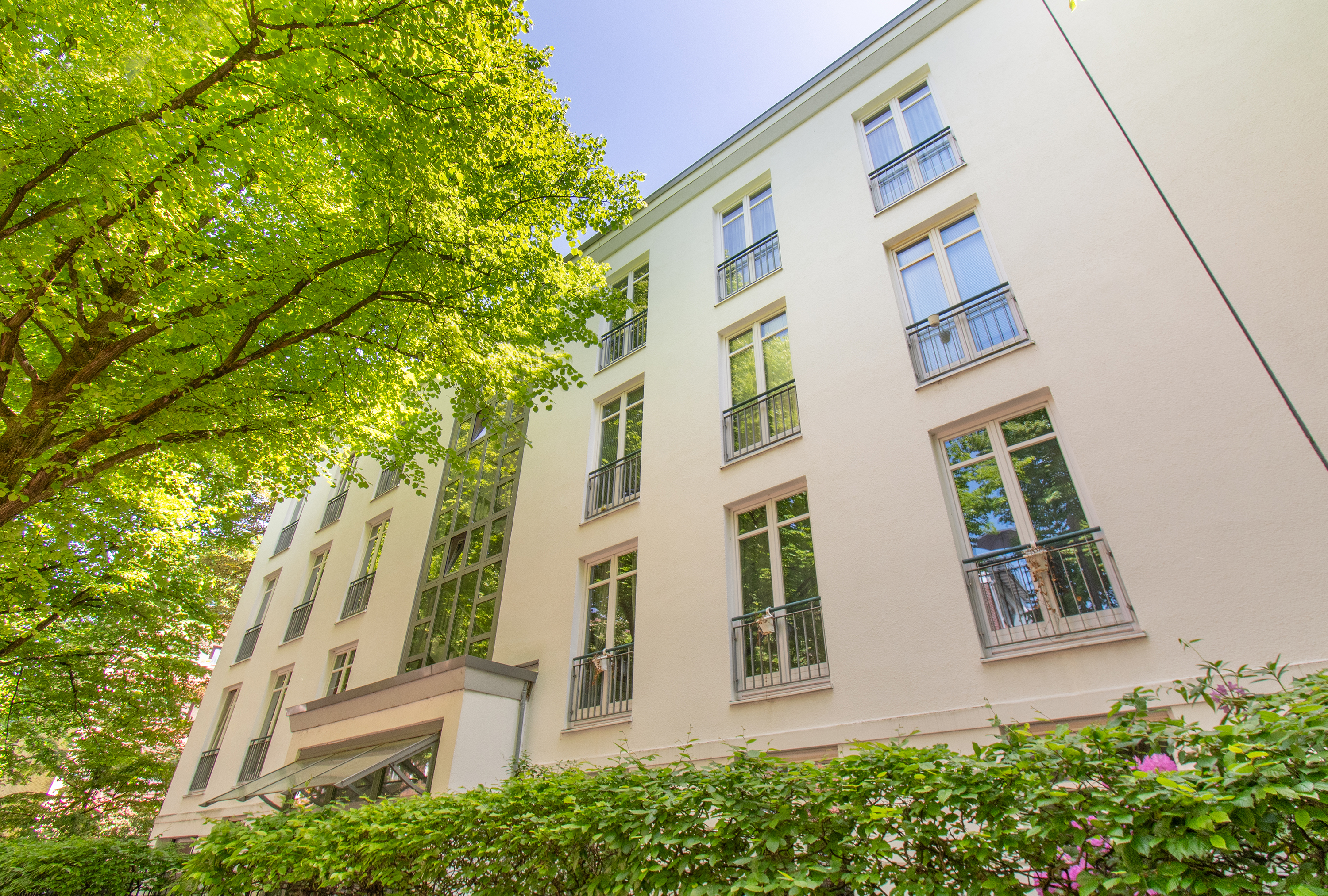 Komfort & Ruhe: Endetage mit Aufzug und Stellplatz!