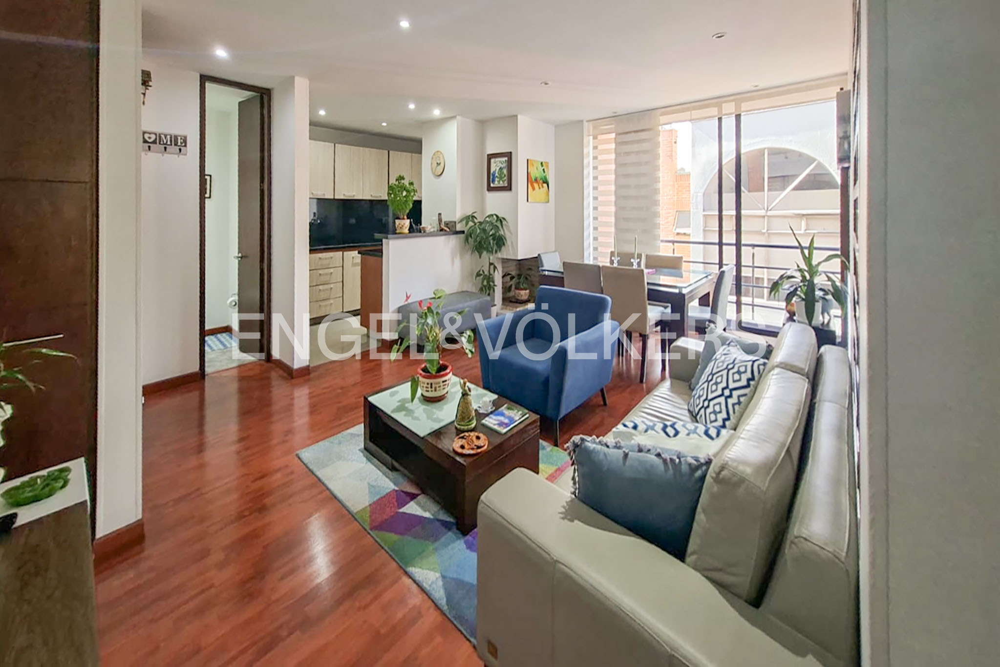 Moderno apartamento con balcón para venta en San Patricio