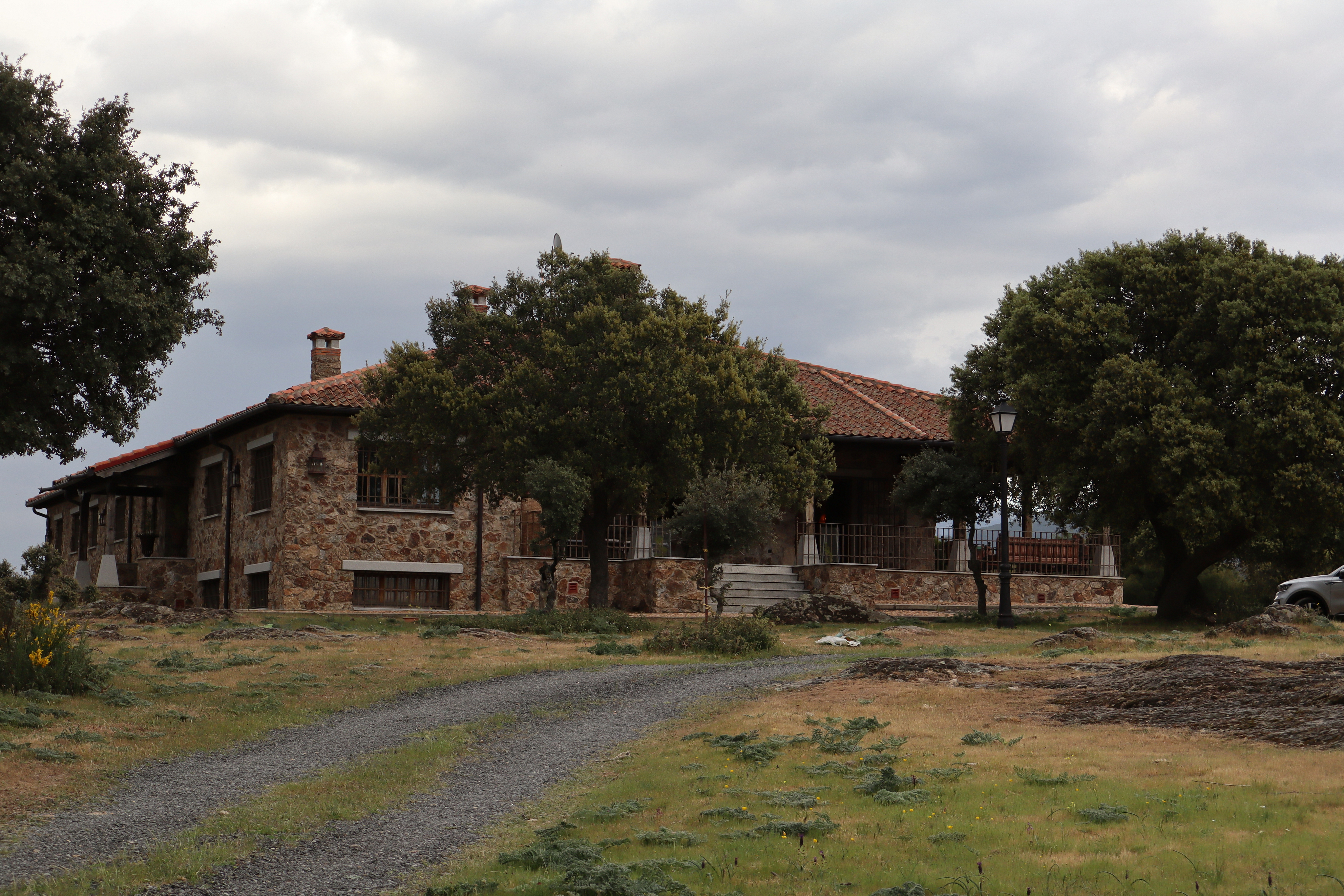 Exclusive equestrian estate with a stately residence in a privileged natural setting.